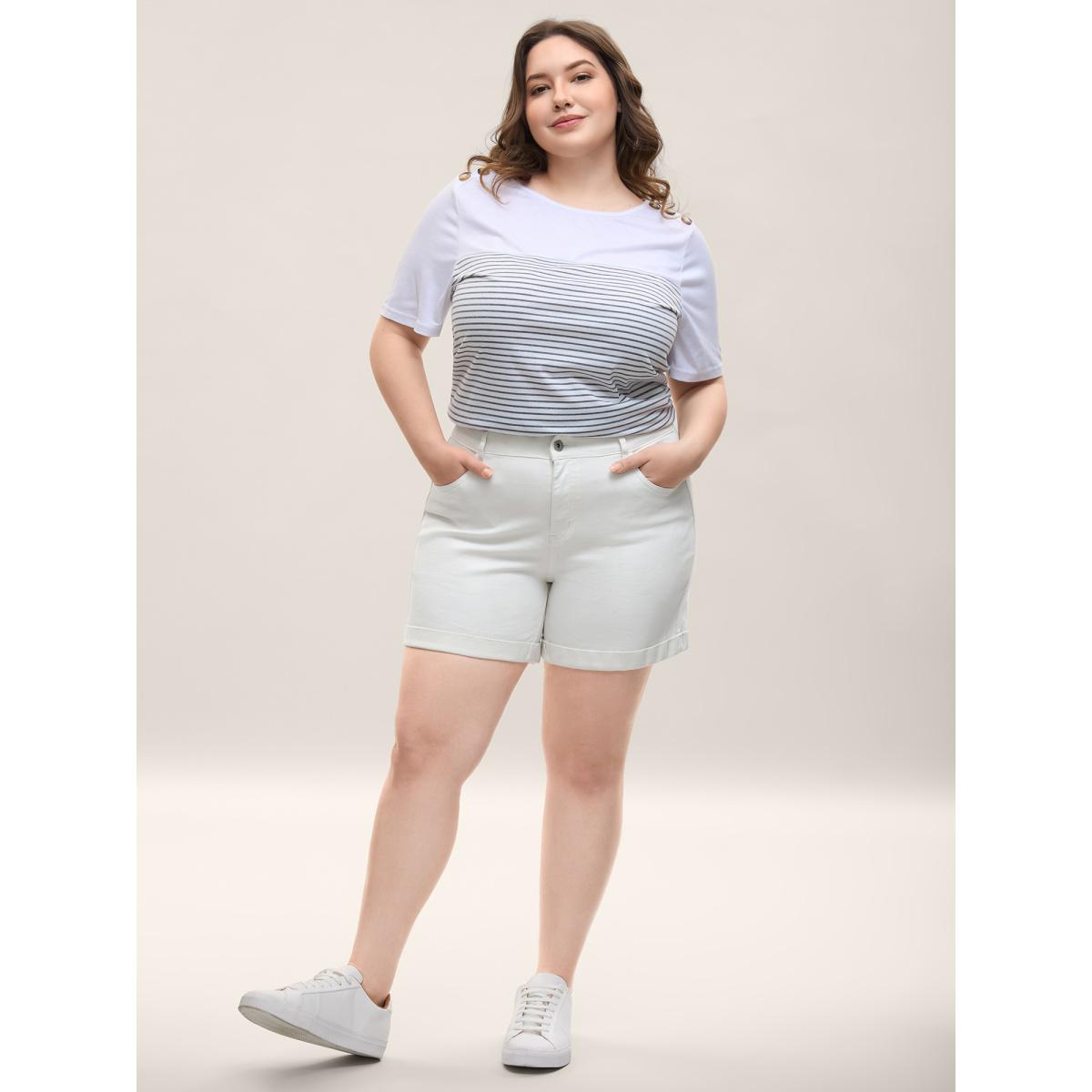 Plus Size Classic Cut Denim Shorts Women Denimbeige Medium stretch Casual Slanted pocket Denim Shorts BloomChic 12/L Product Image