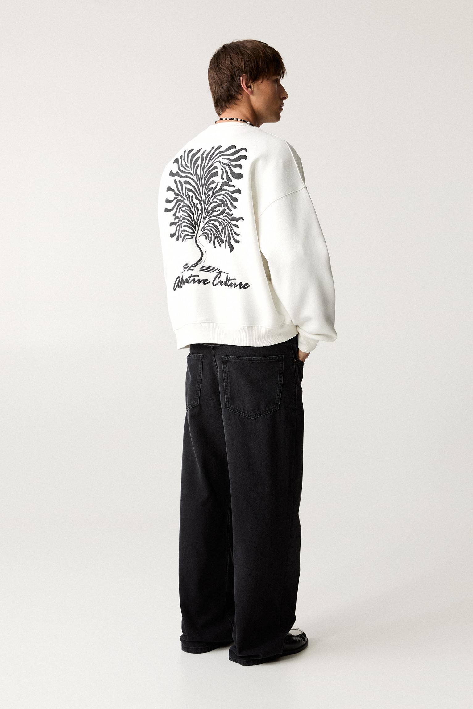 Boxy fit sweatshirt with tree on the back Product Image