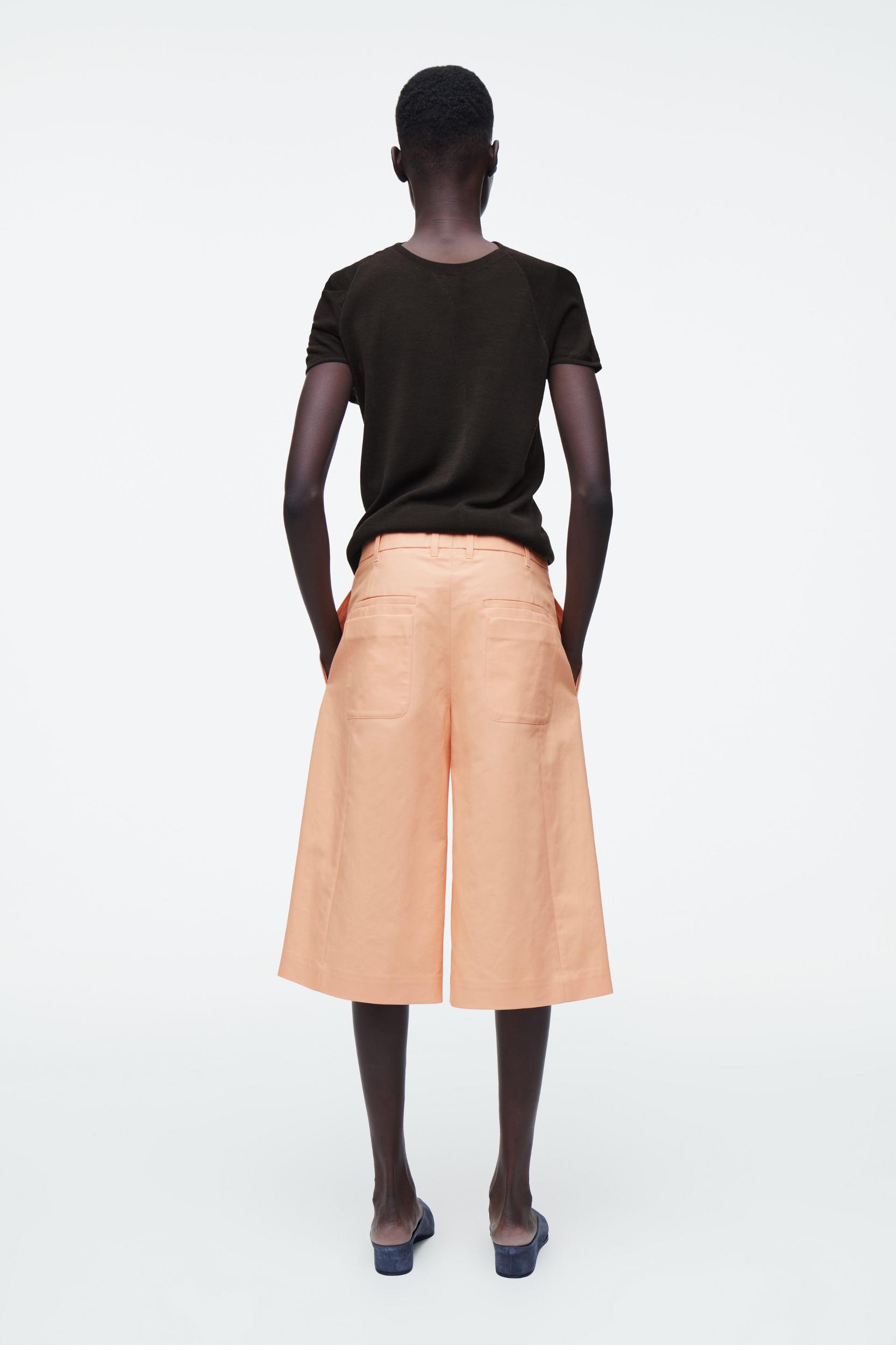 TAILORED WIDE-LEG SHORTS Product Image
