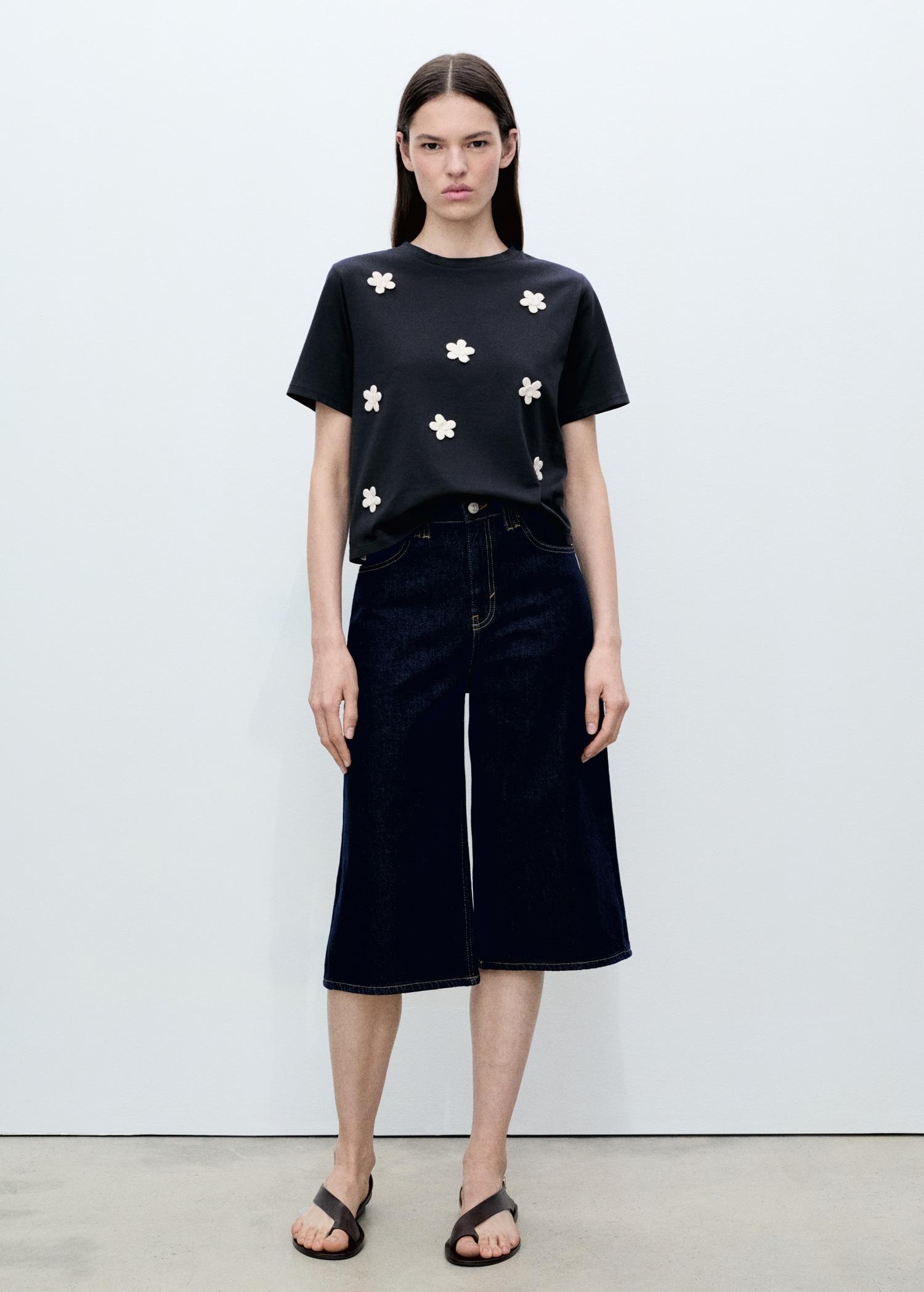 Short-sleeved t-shirt with flower appliqué - Women | MANGO USA Product Image