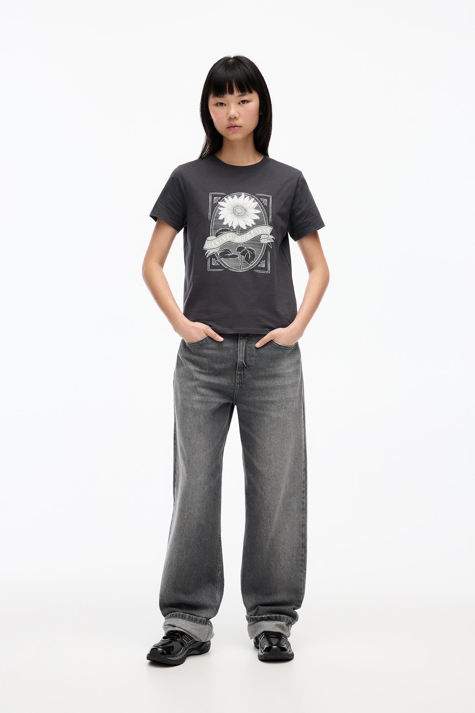 Retro flower T-shirt Product Image