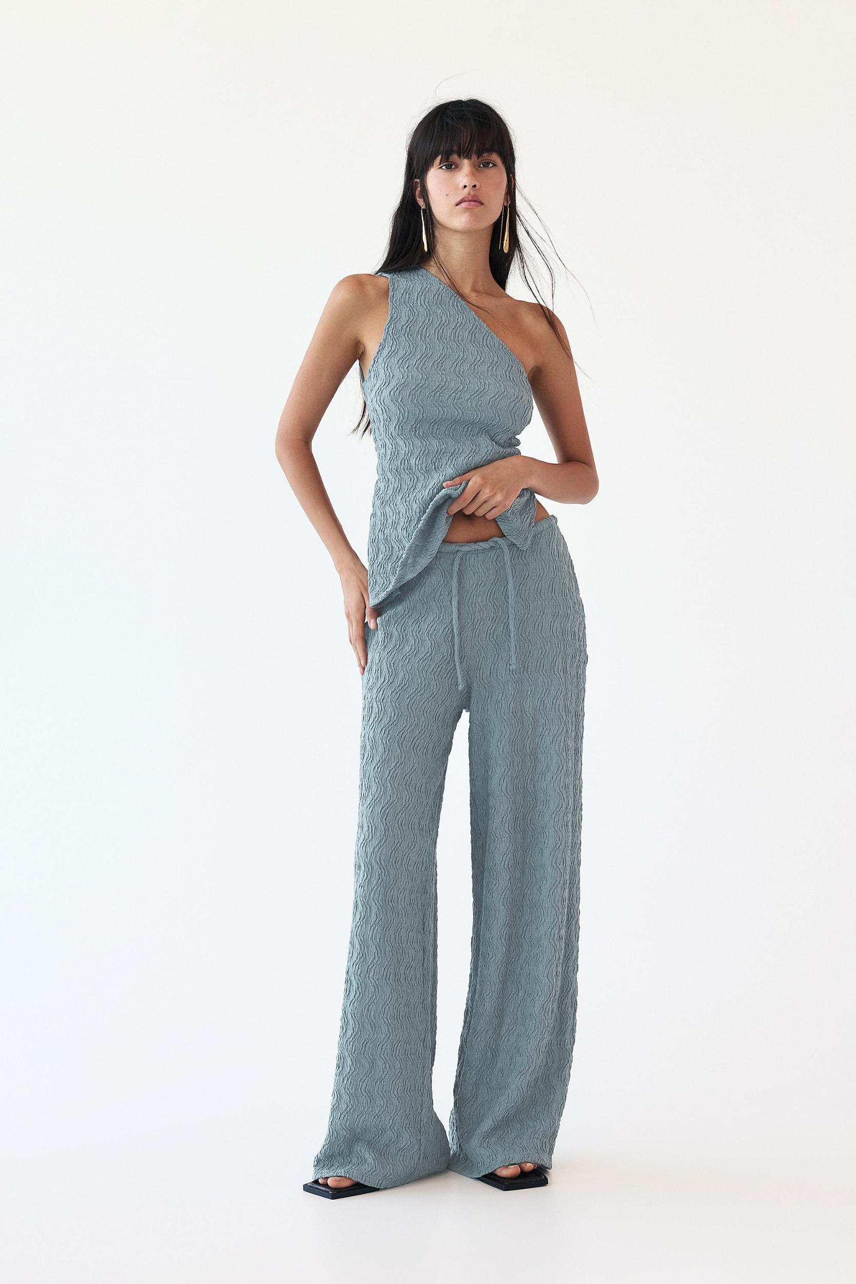 Textured loose-fitting pants Product Image