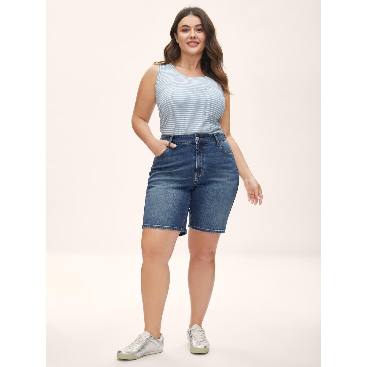 Plus Size Stretch Straight-Leg Faded Denim Shorts Women Denimindigo Medium stretch Casual Slanted pocket Leisure Denim Shorts BloomChic 16/1X Product Image