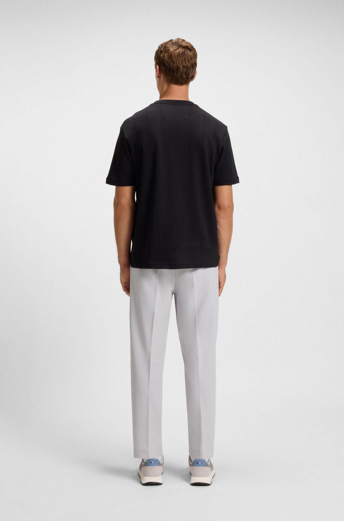 T-shirt with drop-needle stitching Product Image