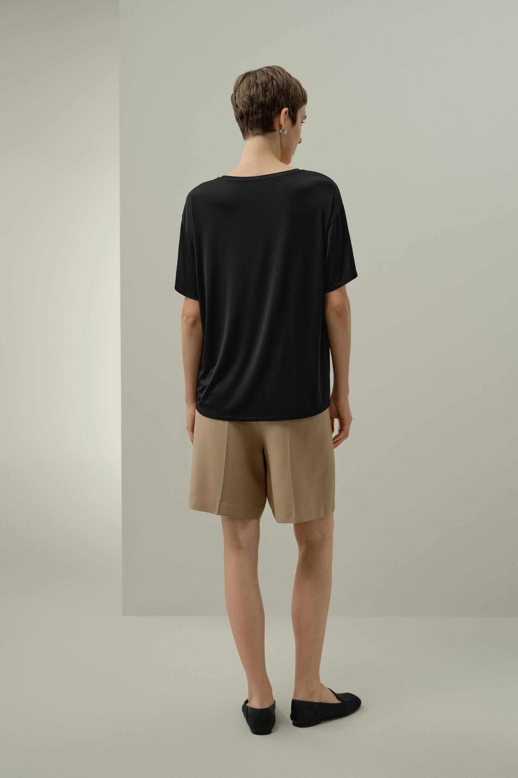 Silk Breeze Jersey Basic V-neck T-shirt Product Image