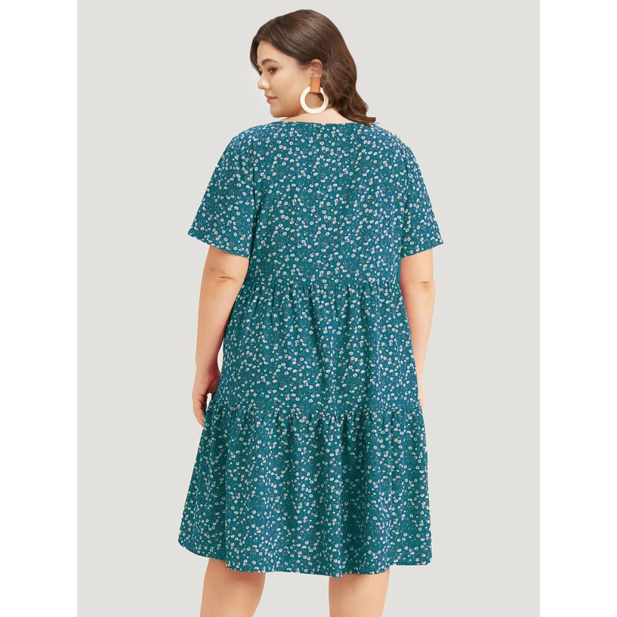 Plus Size Ditsy Floral Pocket Layered Patchwork Crew Neck Dress Teal Women Elegant Printed Round Neck Short sleeve Curvy Midi Dress BloomChic 26/4X Product Image