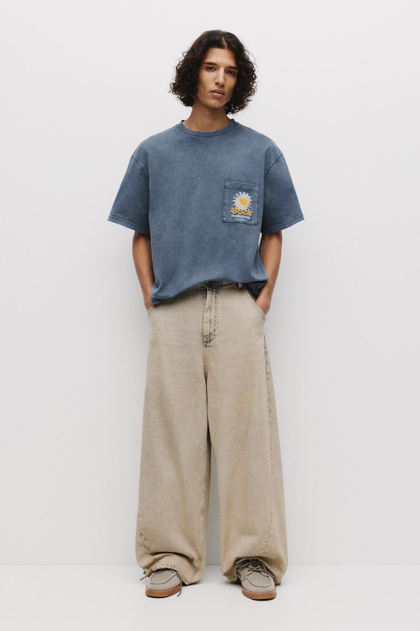 T-shirt with sun pocket Product Image