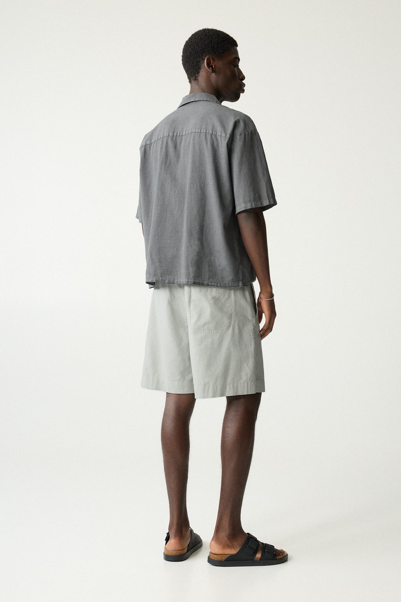Linen blend jogger Bermuda shorts Product Image