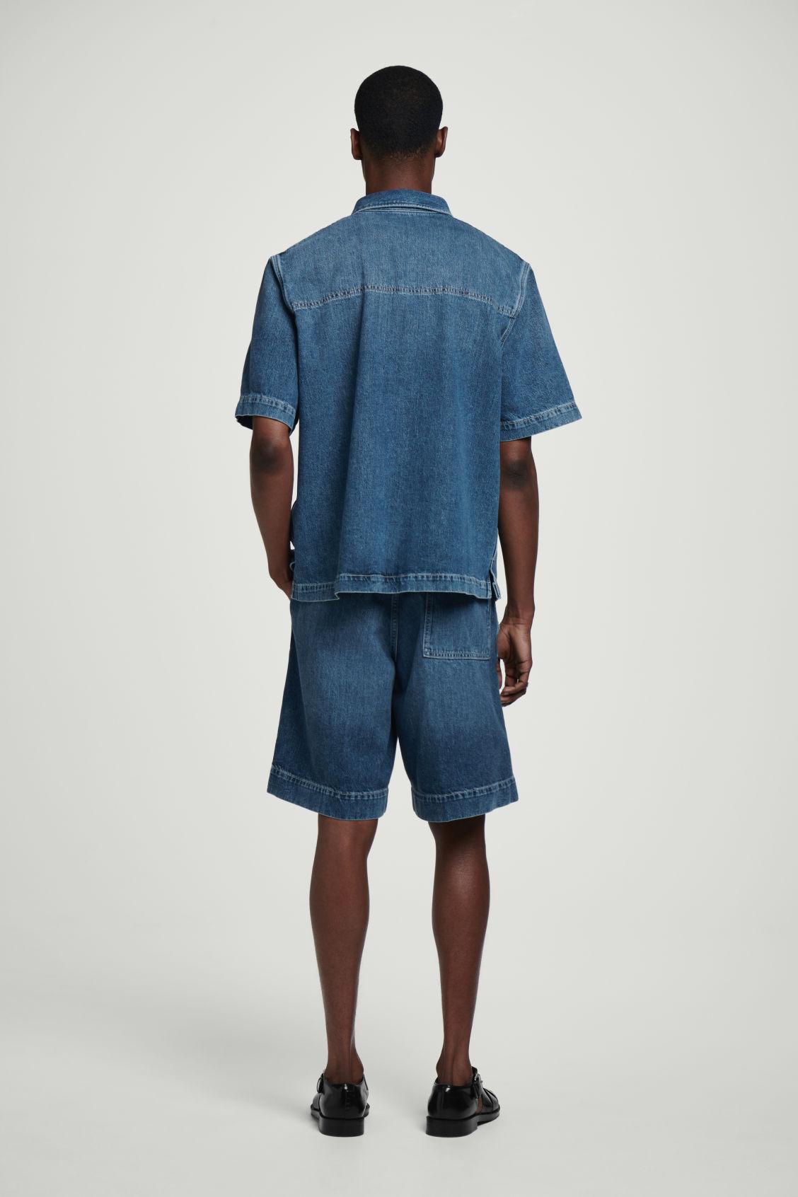 LIGHTWEIGHT SHORT-SLEEVED DENIM SHIRT Product Image