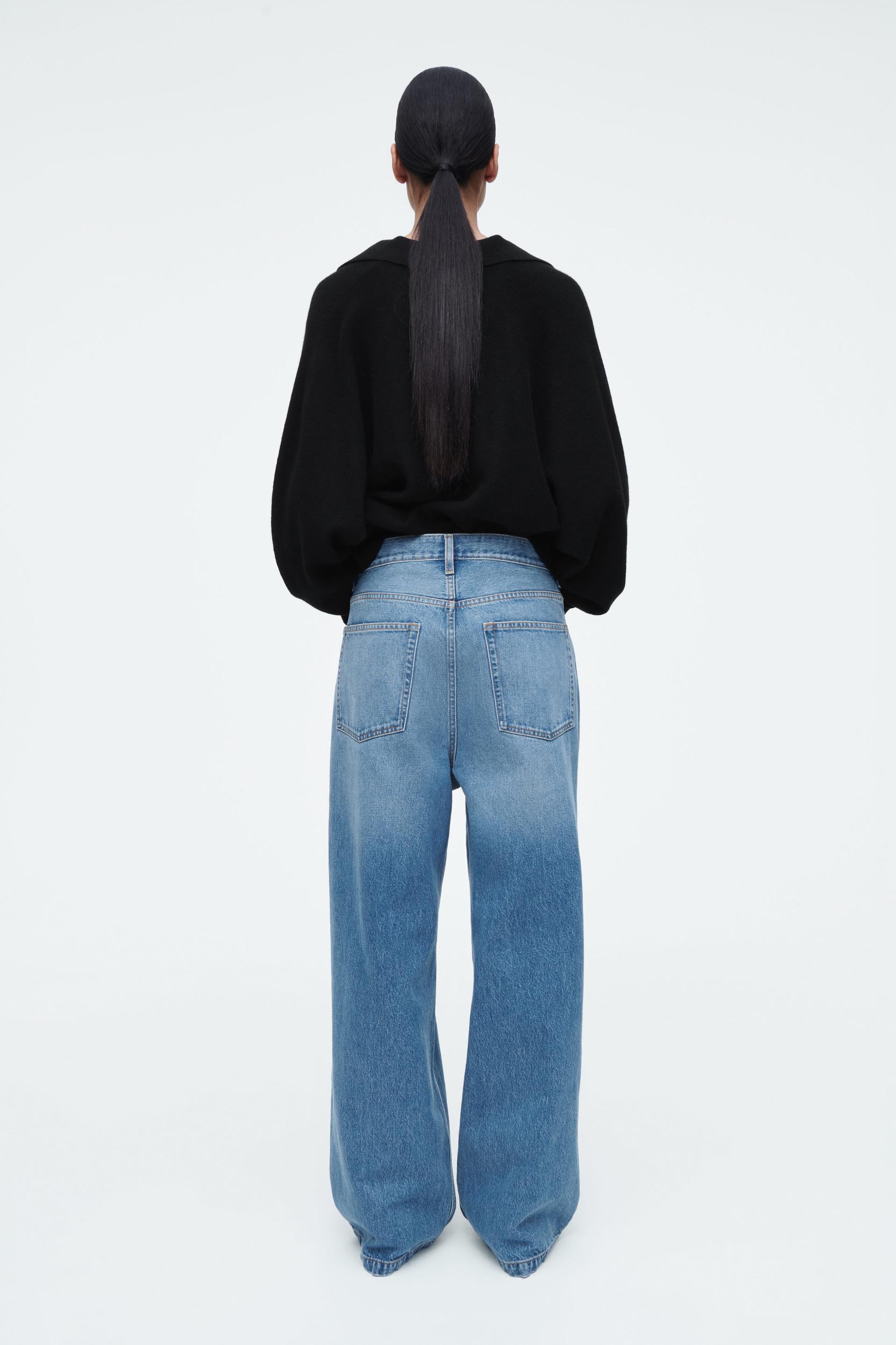 VOLUME WIDE-LEG JEANS Product Image