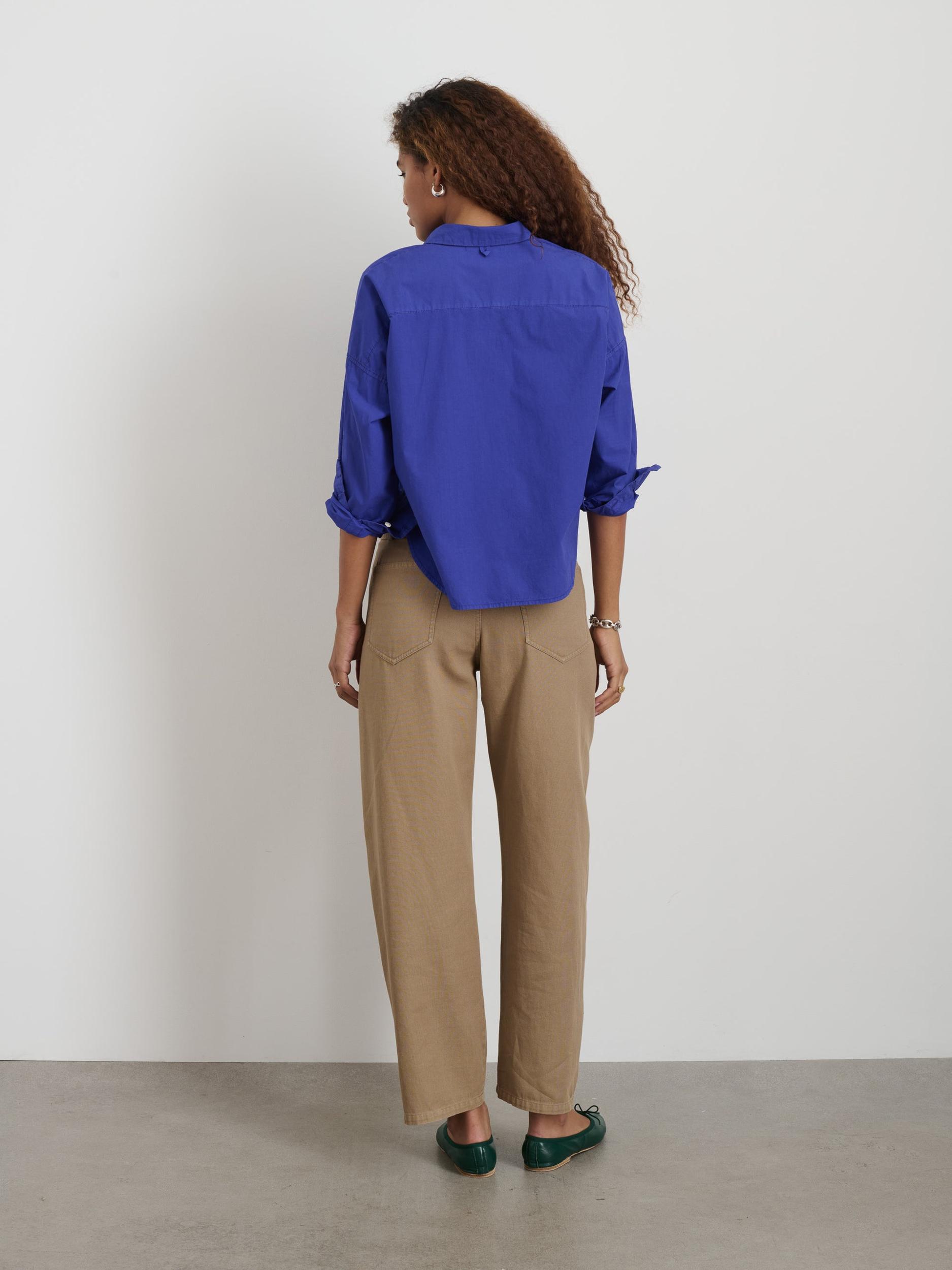 Cropped Jo Shirt in Cotton Poplin Product Image