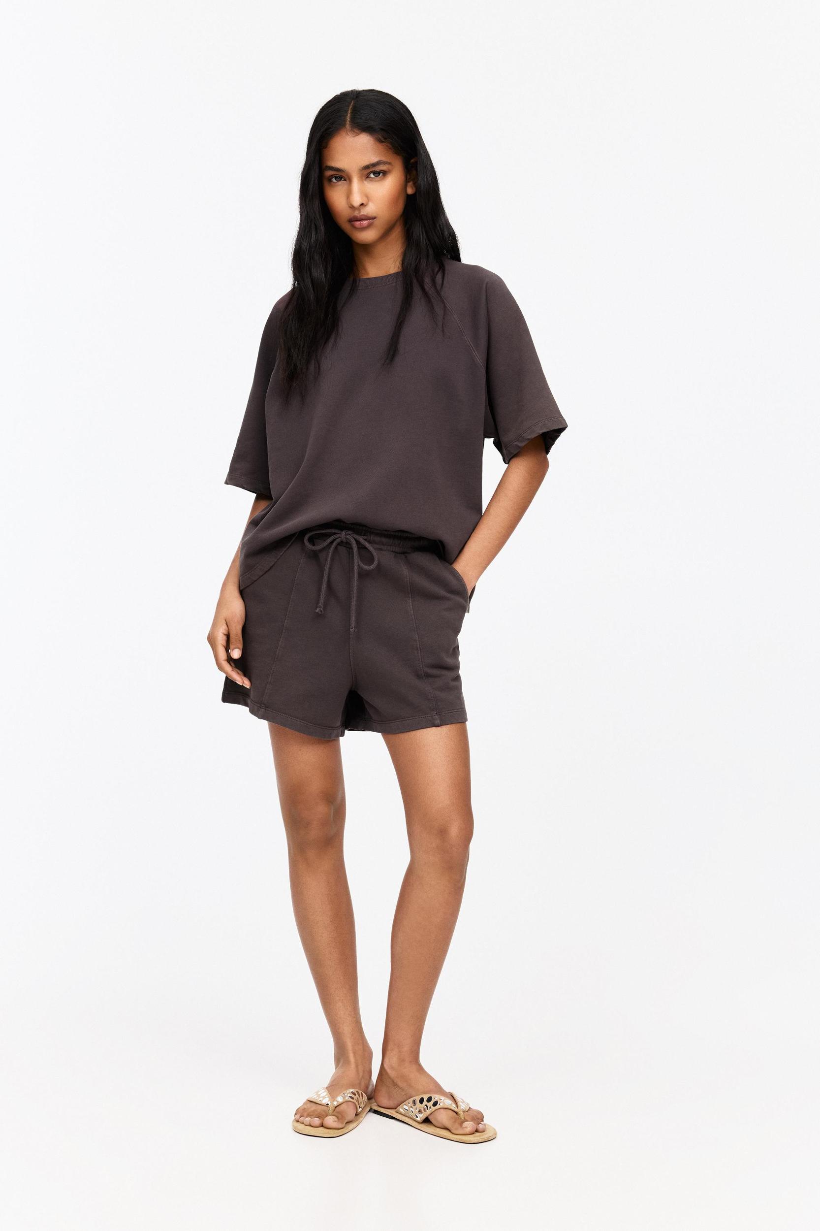 Short raglan sleeve sweatshirt Product Image