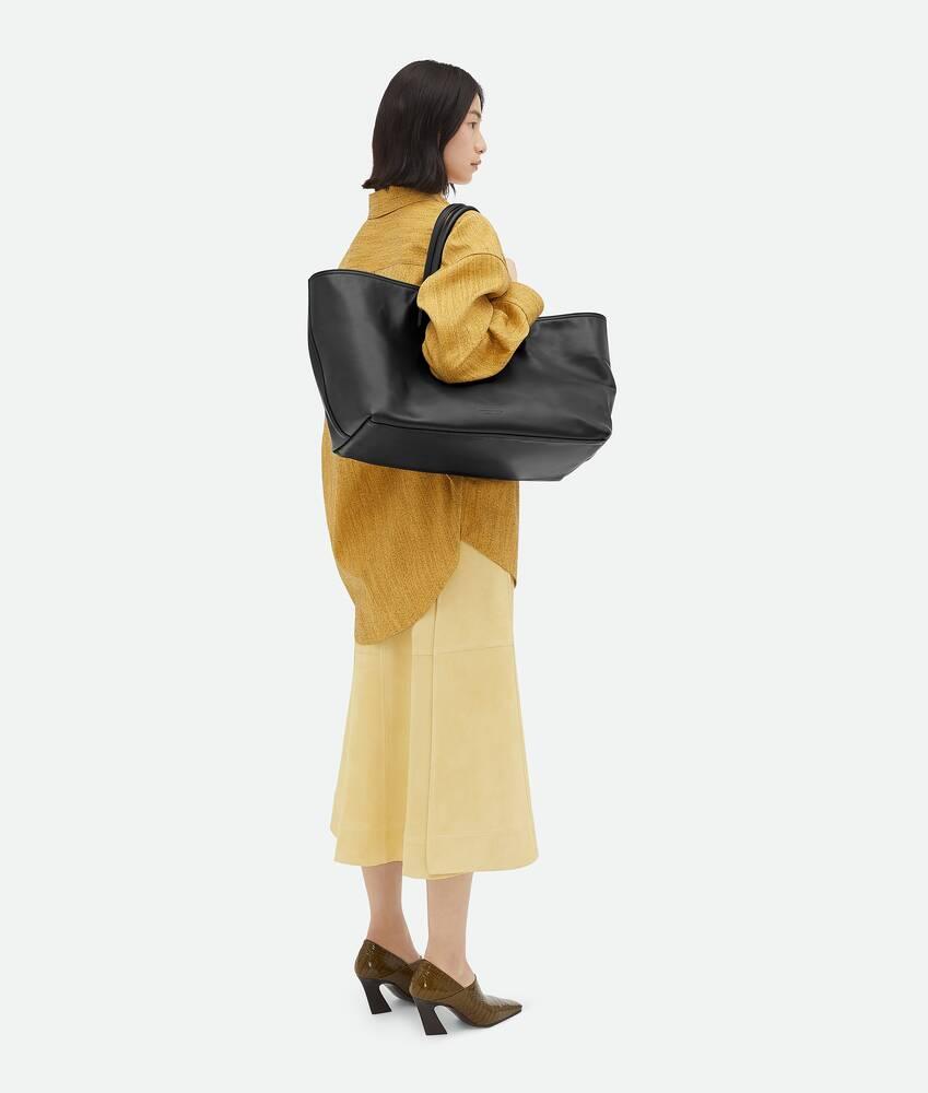 Women's Large Cabat in Black Product Image