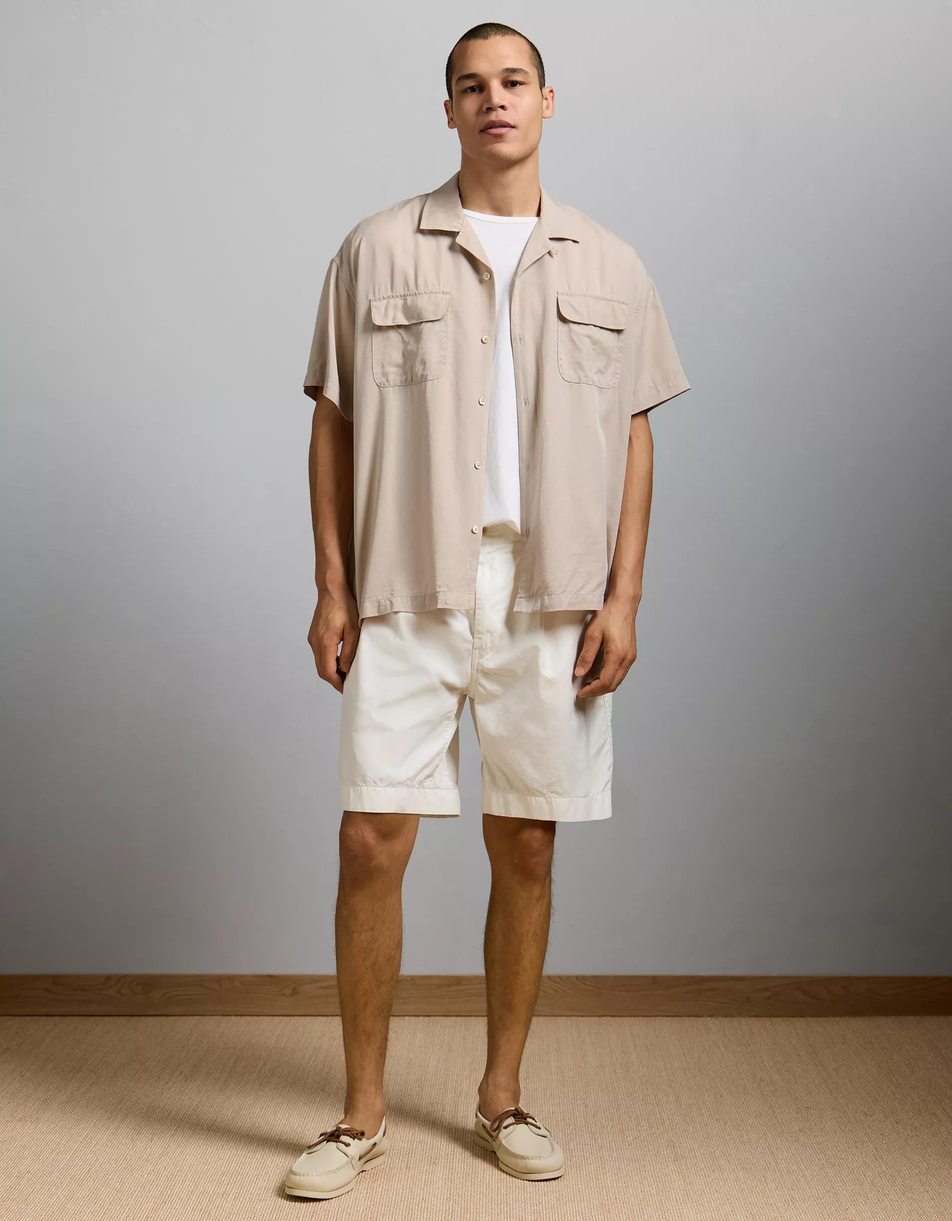 AE77 Premium Relaxed Short-Sleeve Button-Up Shirt Product Image