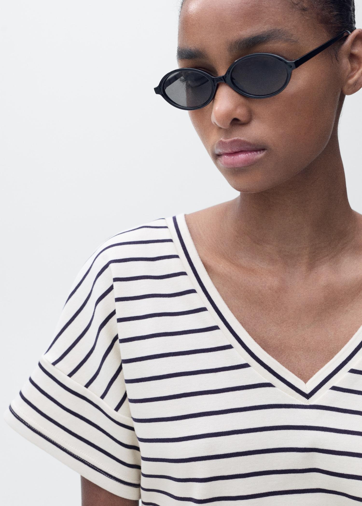 V-neck striped T-shirt - Women | MANGO USA Product Image