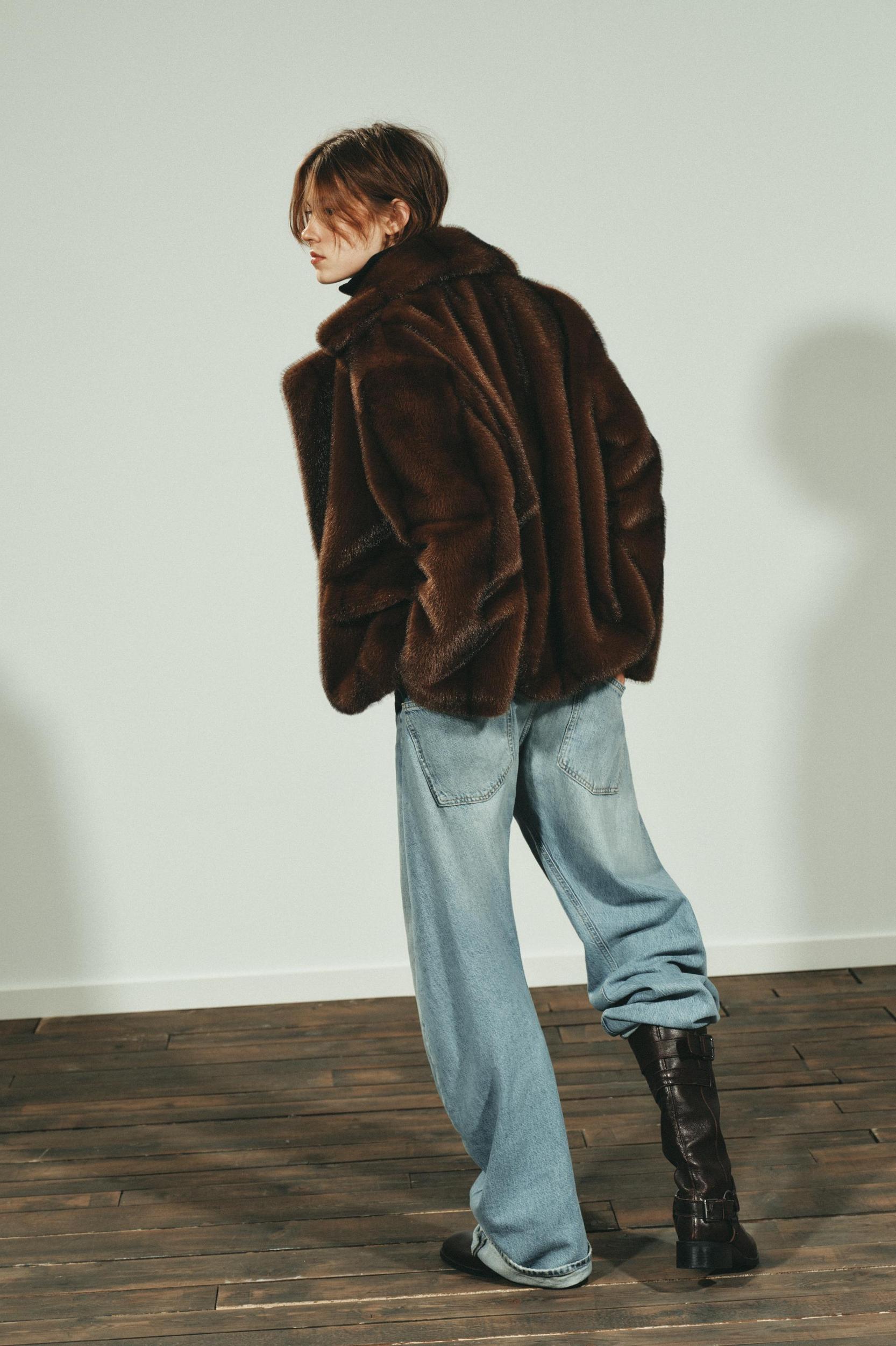 SHORT FAUX FUR COAT Product Image