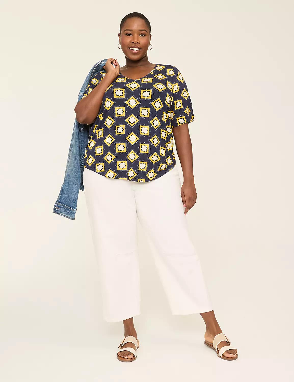 Perfect Sleeve V-Neck Curved-Hem Tee Product Image