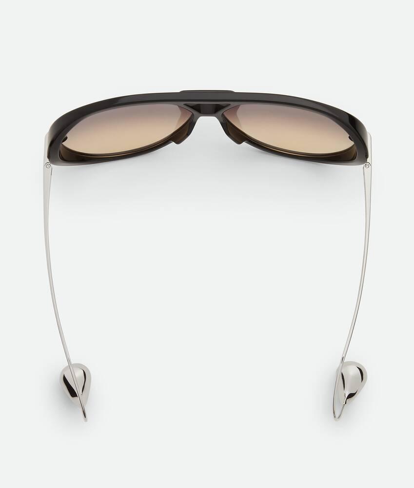 Drop Aviator Sunglasses in Black/brown Product Image