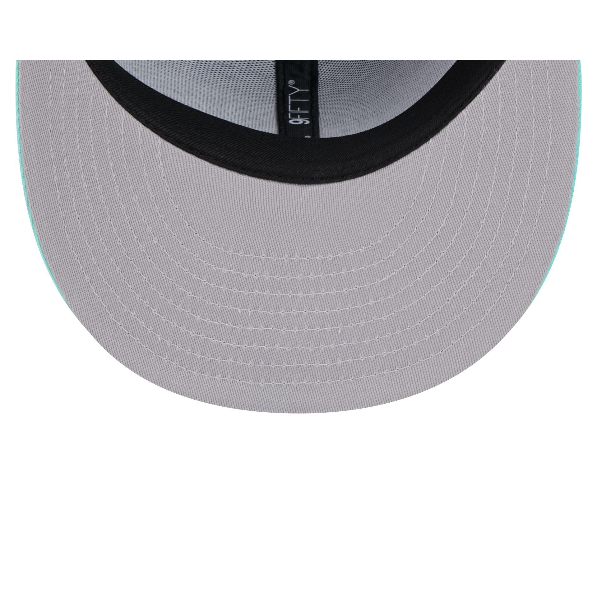 New York Yankees Metallic Gold Logo 59FIFTY Fitted Hat Male Product Image