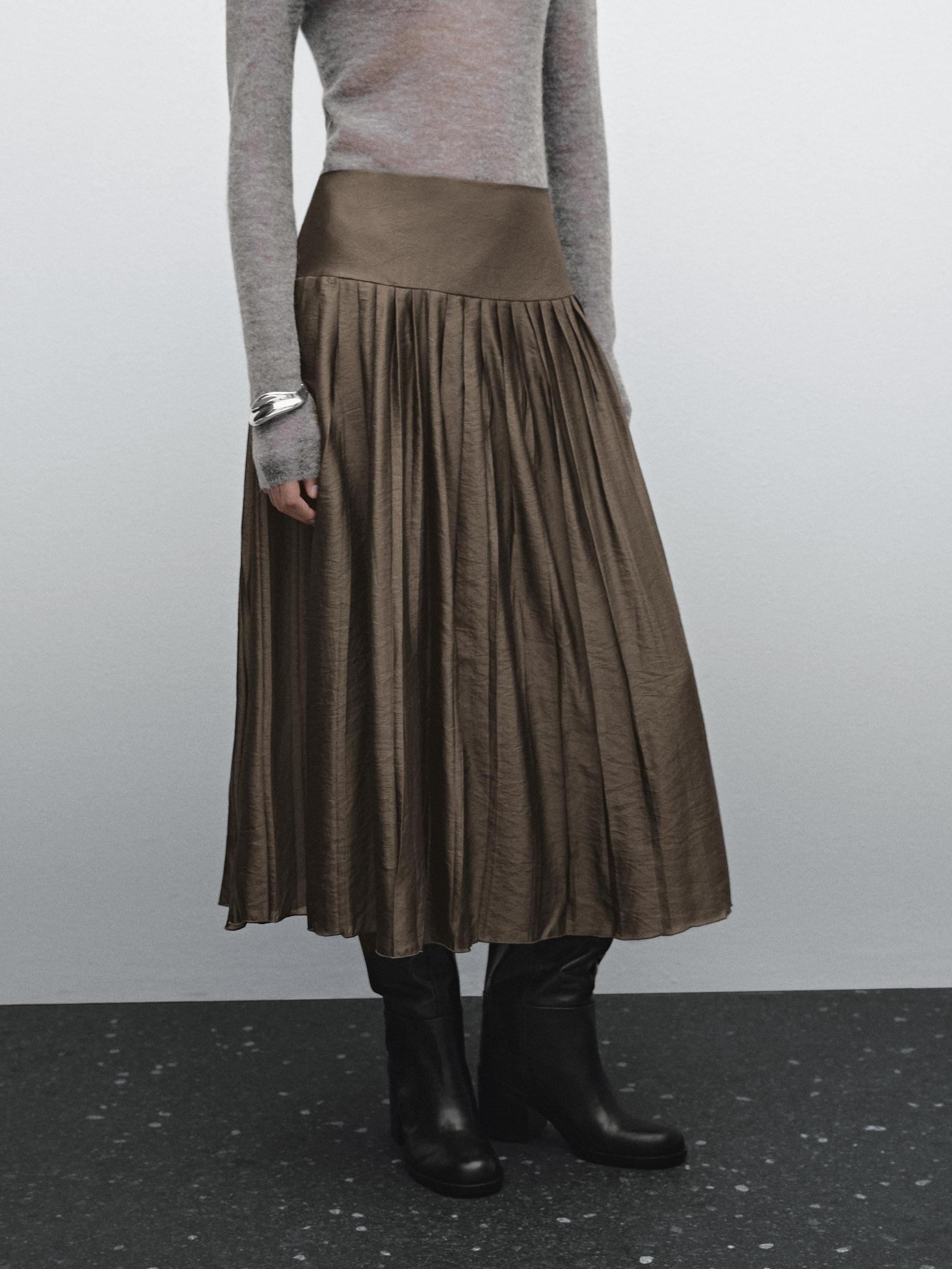 Flowing box pleat midi skirt Product Image
