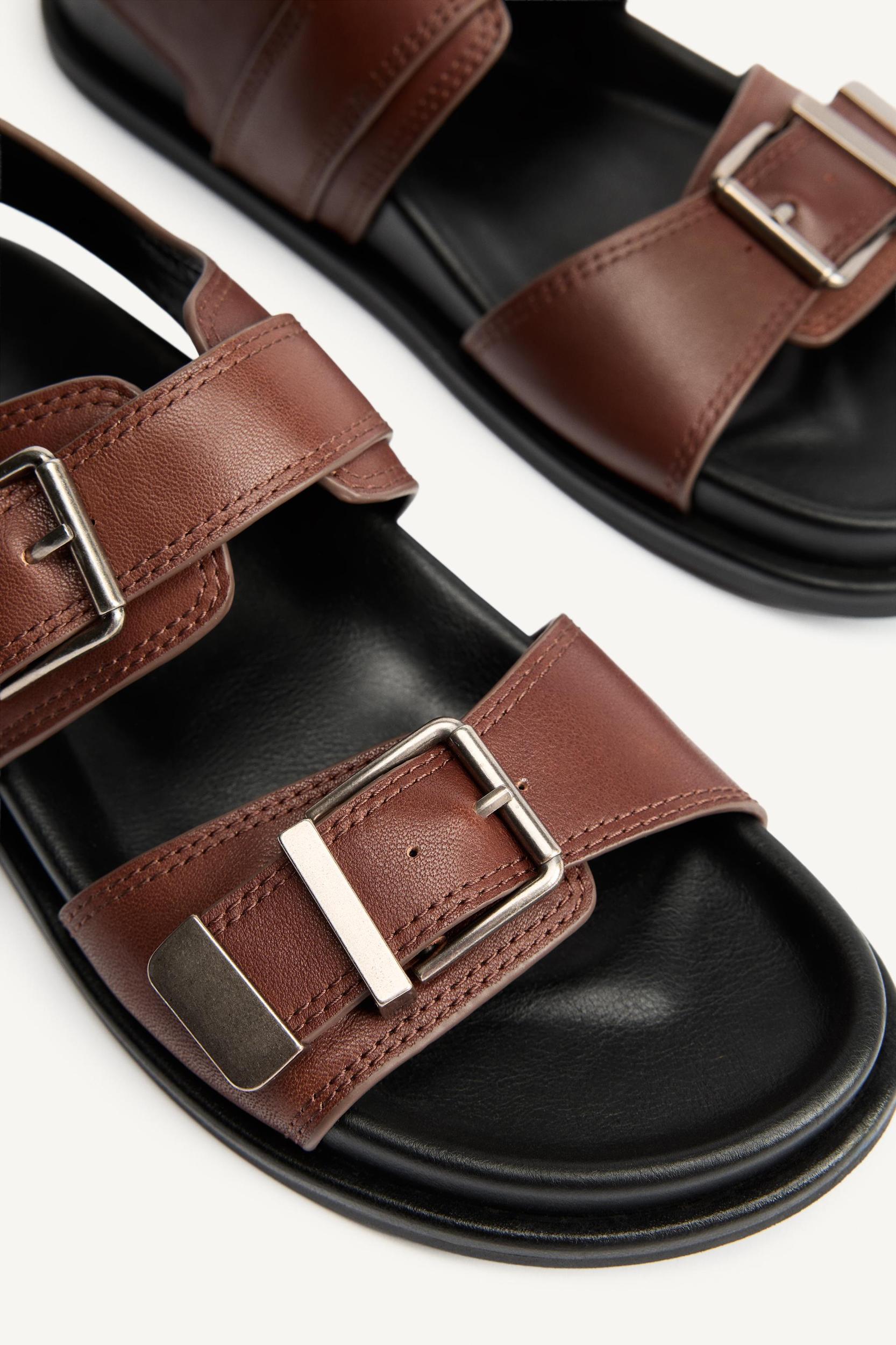 LTHR BUCKLED SNDLS Product Image