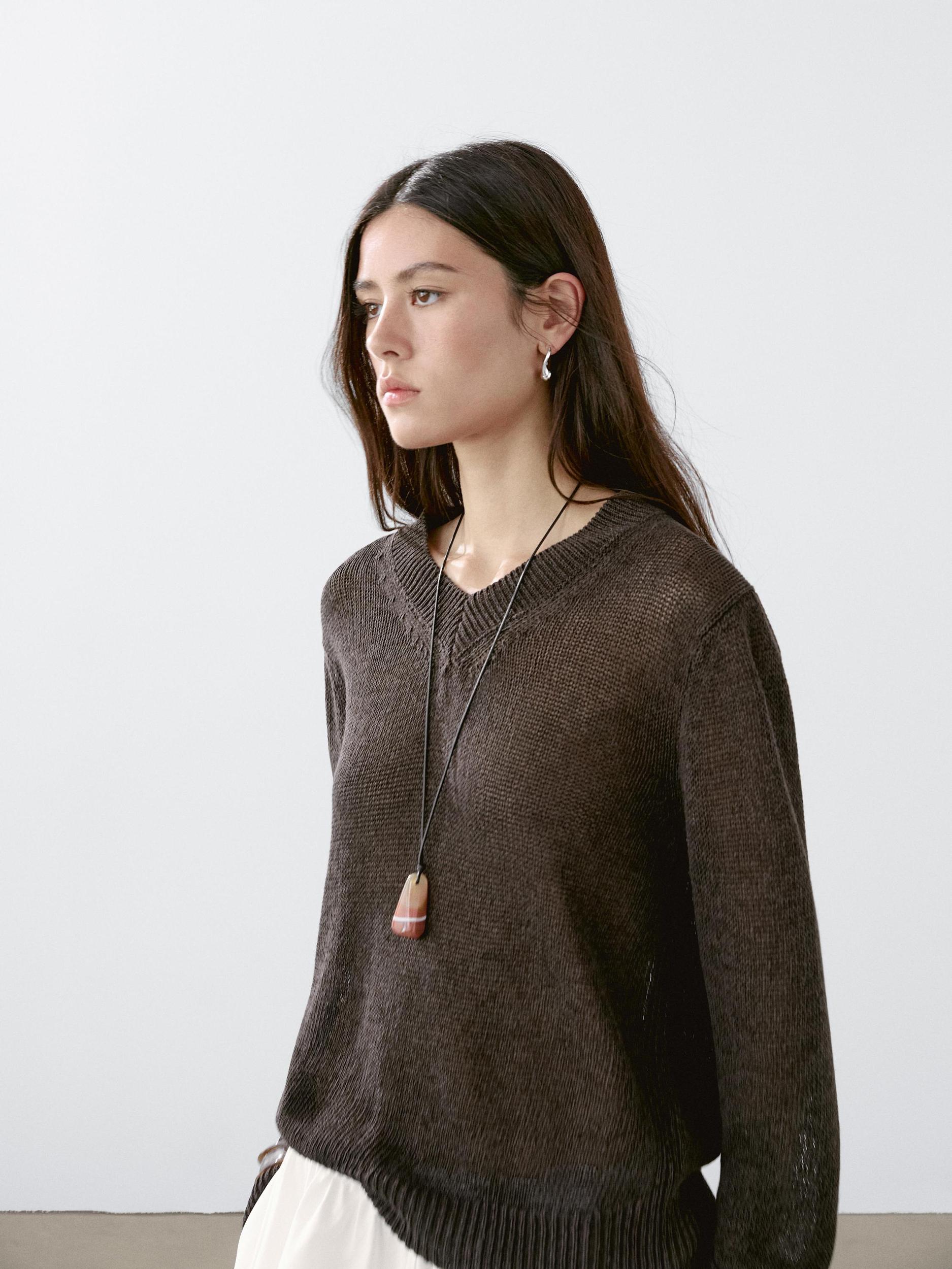 Cotton blend V-neck sweater Product Image