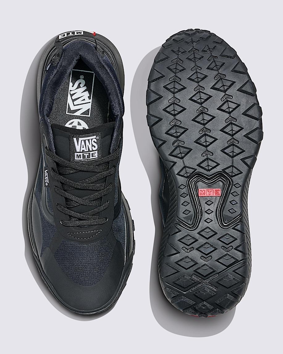 Crosspath Shoe in Black| Vans US Product Image