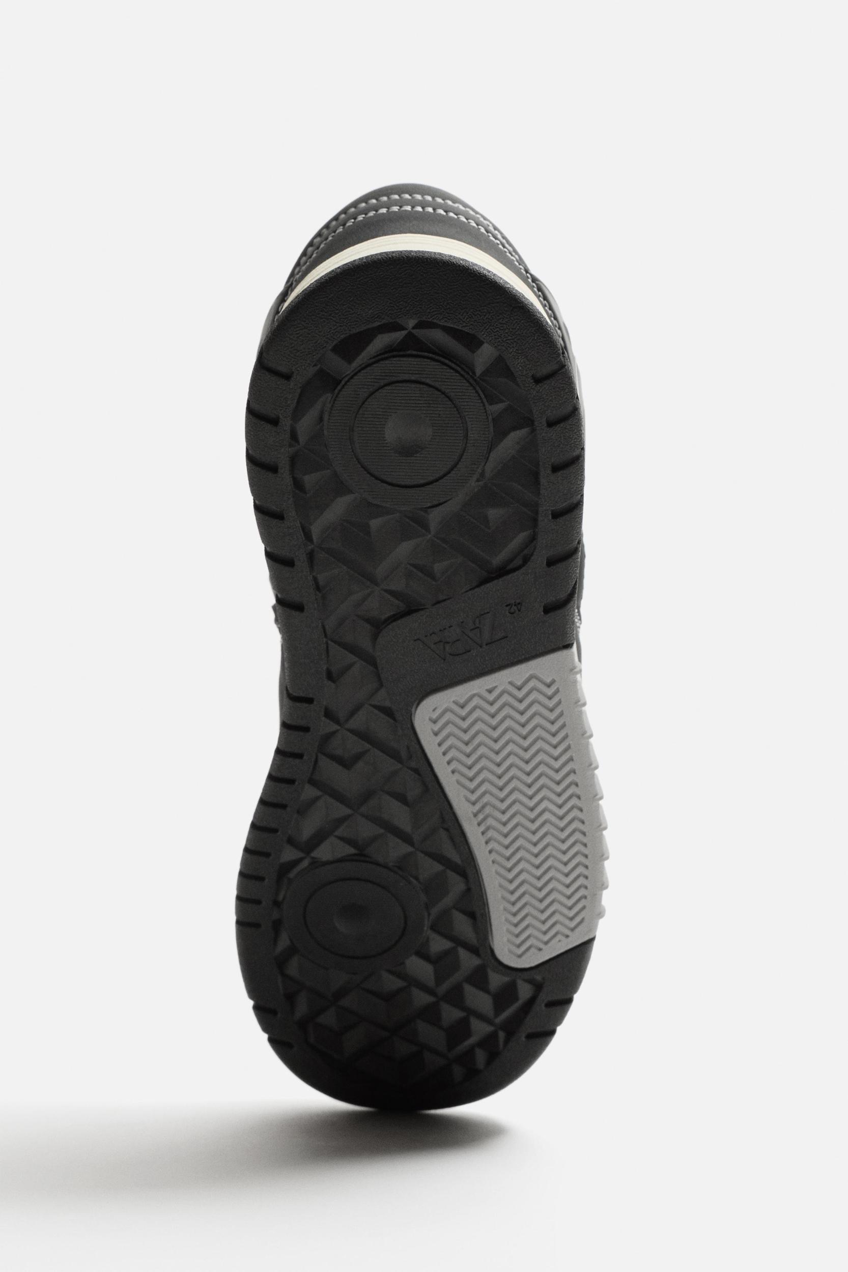 SKATE SNEAKERS Product Image