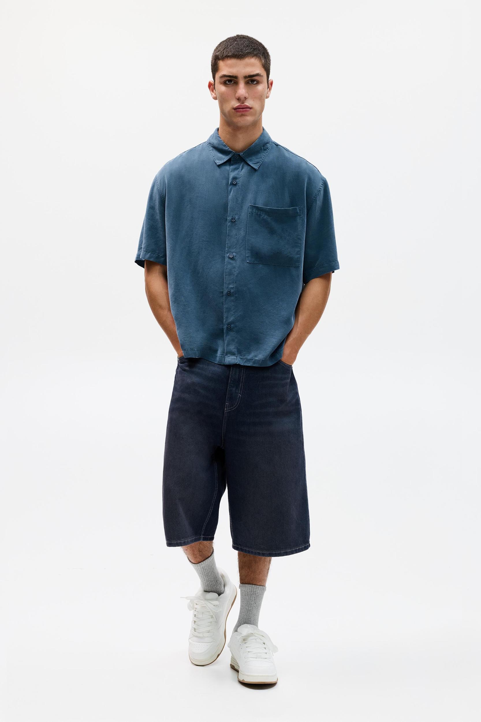 Short sleeve flowing shirt Product Image