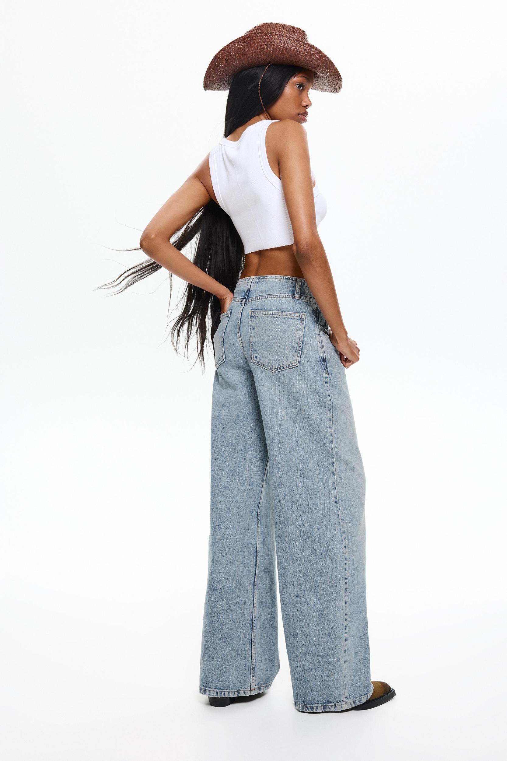 Wide-leg jeans with belt Product Image