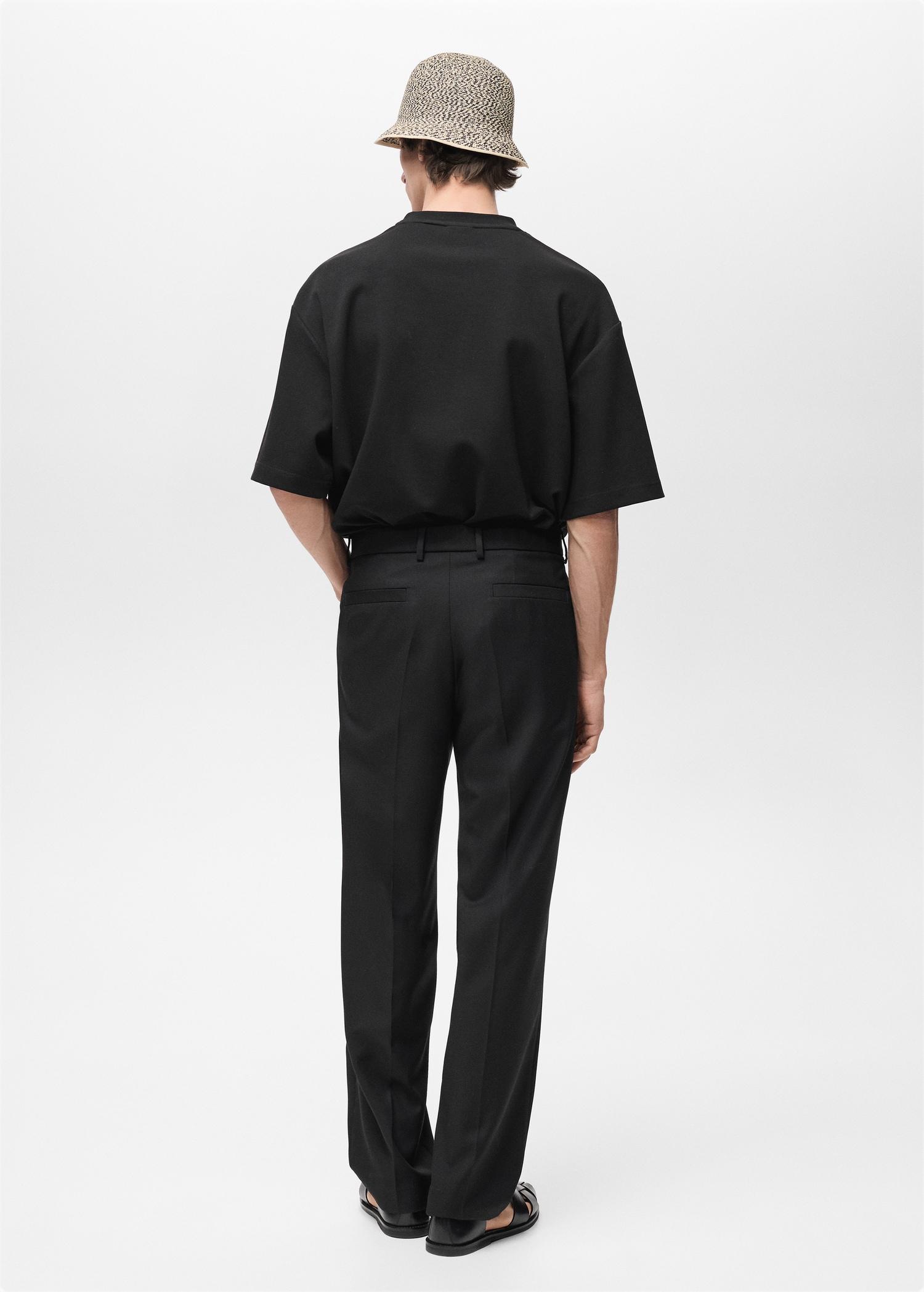 Oversized t-shirt with pocket - Men | MANGO USA Product Image