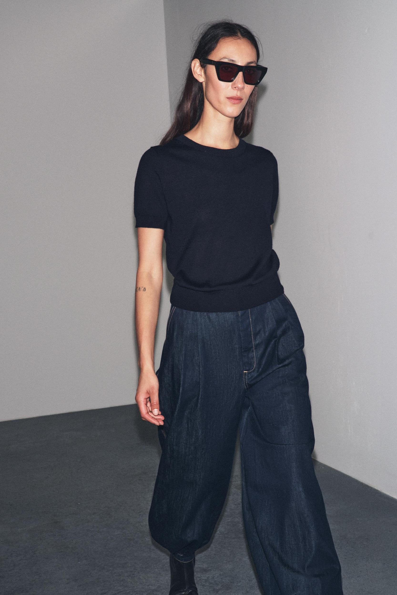 100% WOOL SHORT SLEEVE TOP Product Image