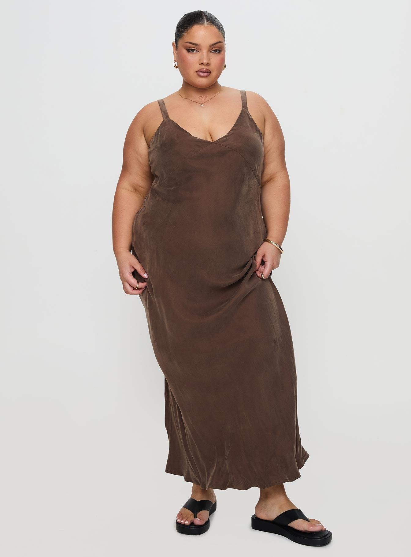Laurette Maxi Dress Brown Curve Product Image