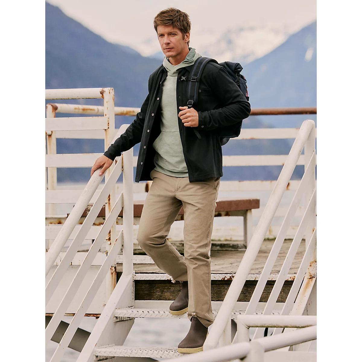 Men's Outdoor Chino Pant in Dark Shadow Product Image