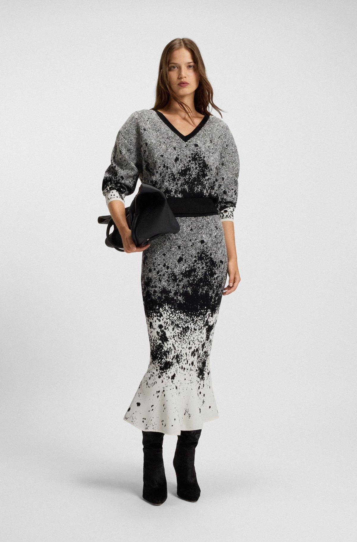 Cropped V-neck sweater in stretch fabric Product Image