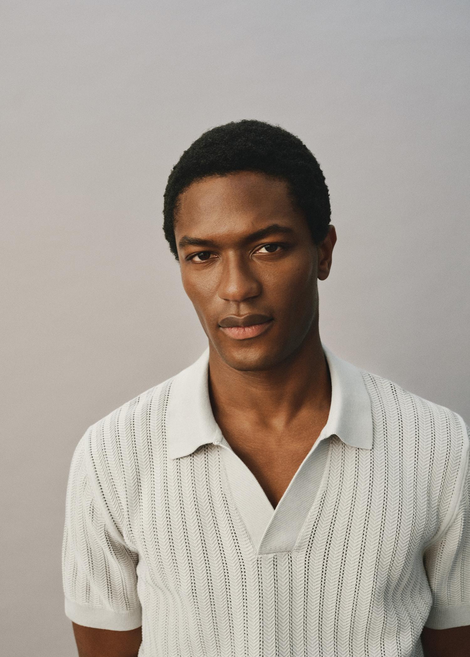 Fine-knit herringbone polo shirt - Men | MANGO USA Product Image