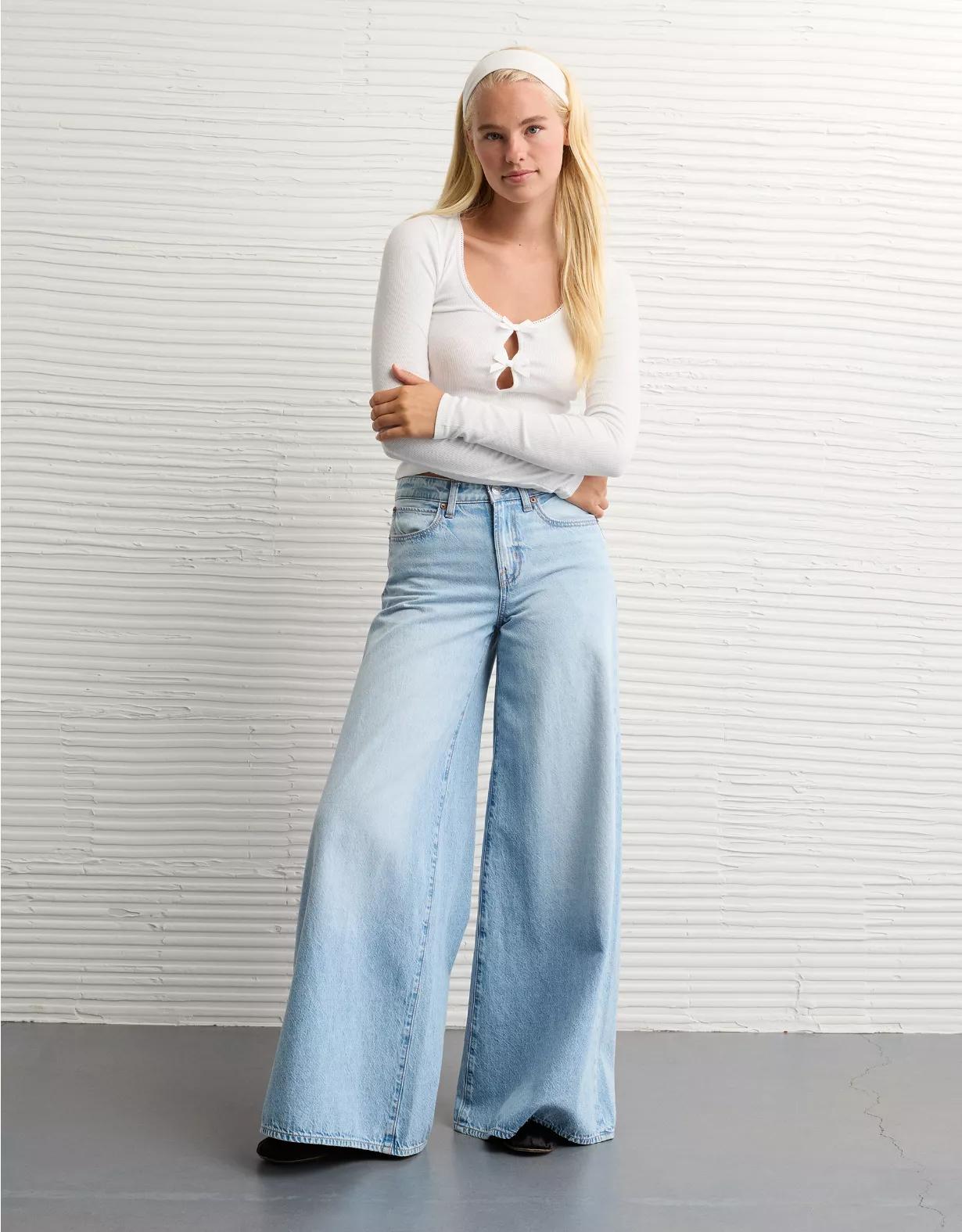 AE Long Sleeve Bow T-Shirt Product Image