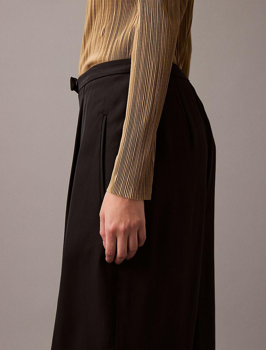 Plisse Low Back Slim T-Shirt Product Image