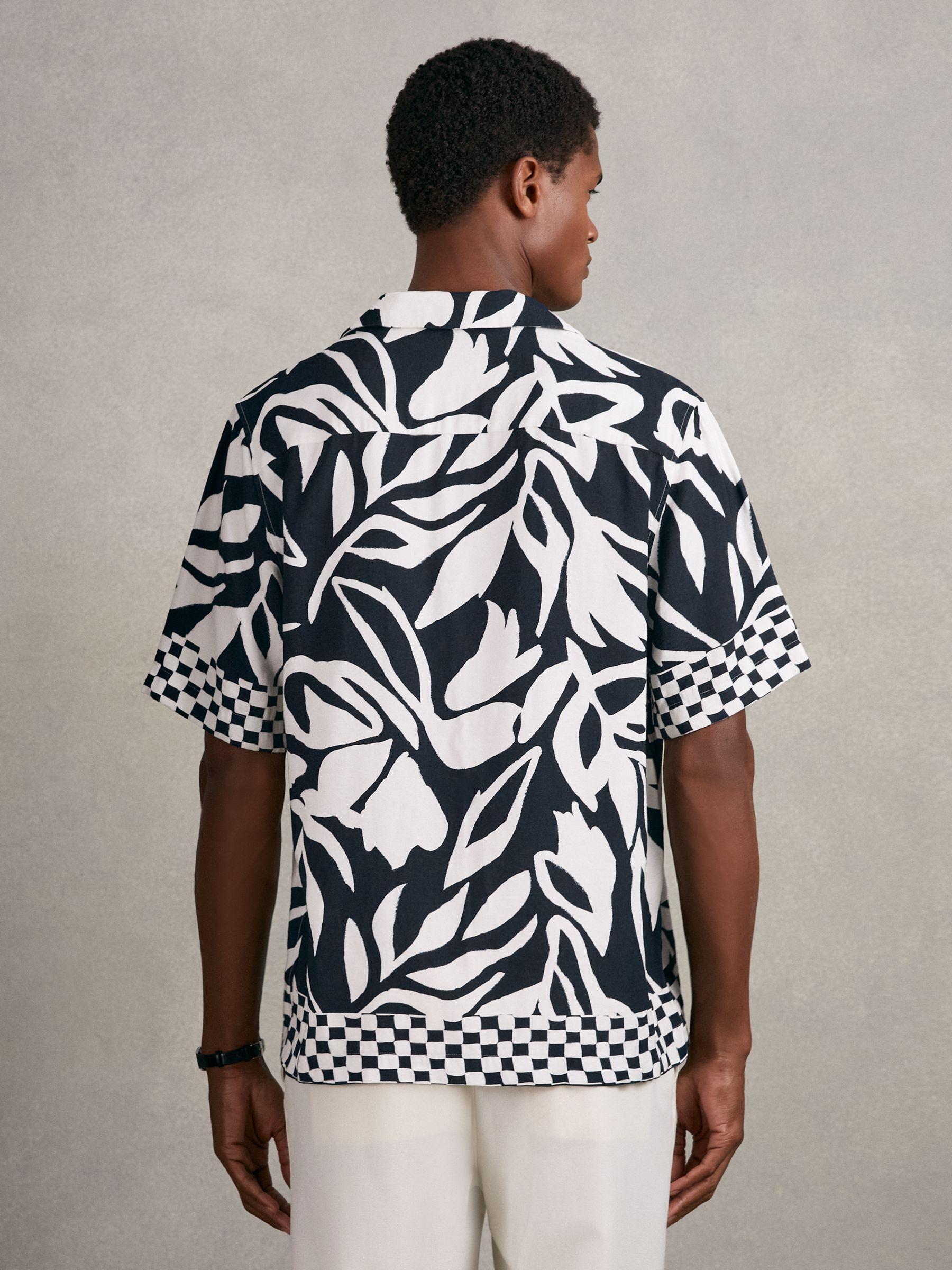 Floral-Print Cuban-Collar Shirt in Navy/White Product Image