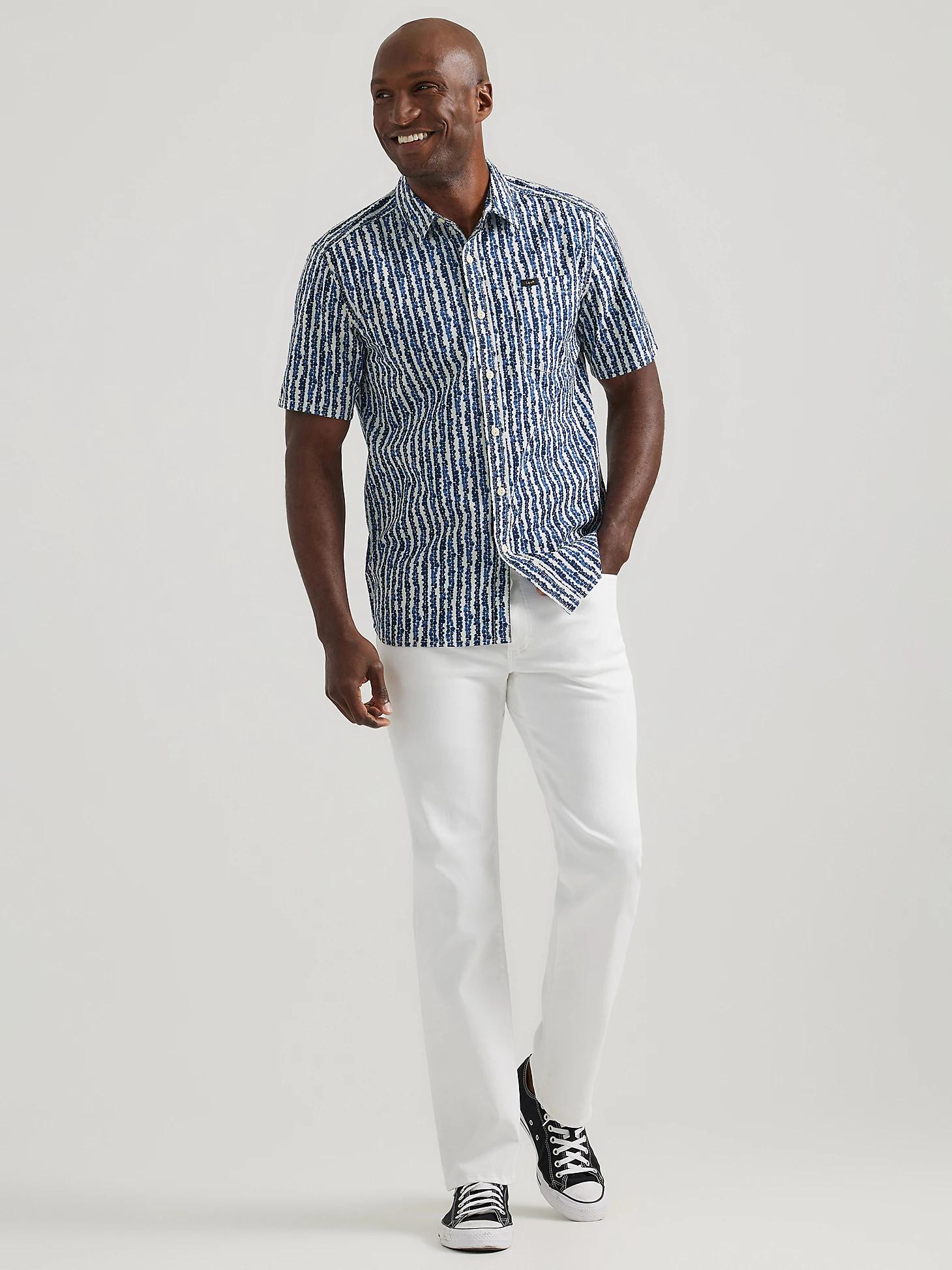 Men's Extreme Motion All Purpose Short Sleeve Stamp Button Down Shirt | Men's Tops | Lee® Product Image