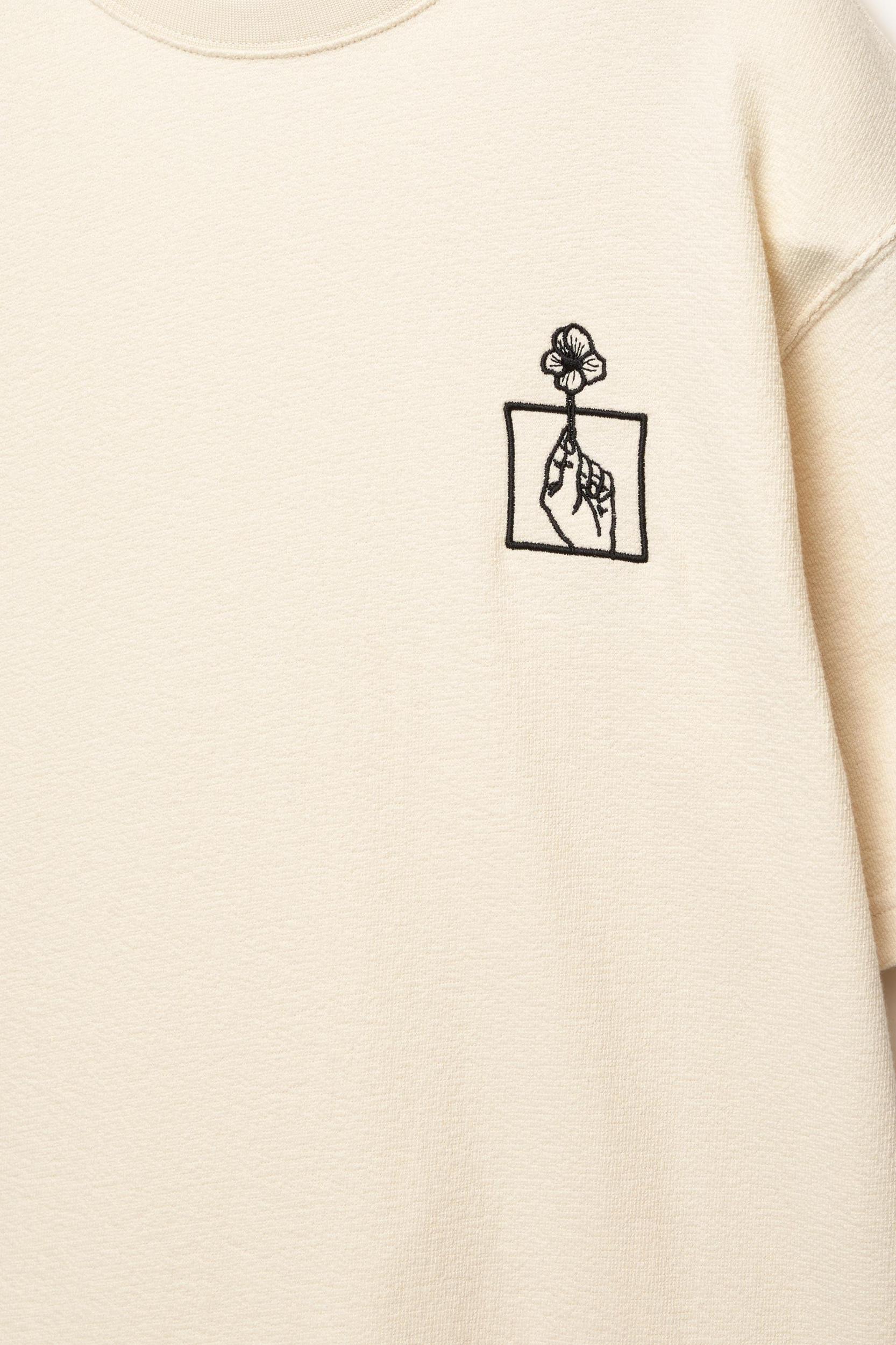 White T-shirt with embroidery Product Image