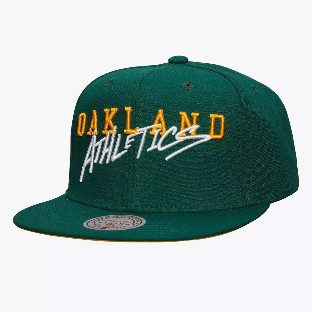 Men's Mitchell & Ness Green Oakland Athletics Team Tagged Snapback Hat Product Image