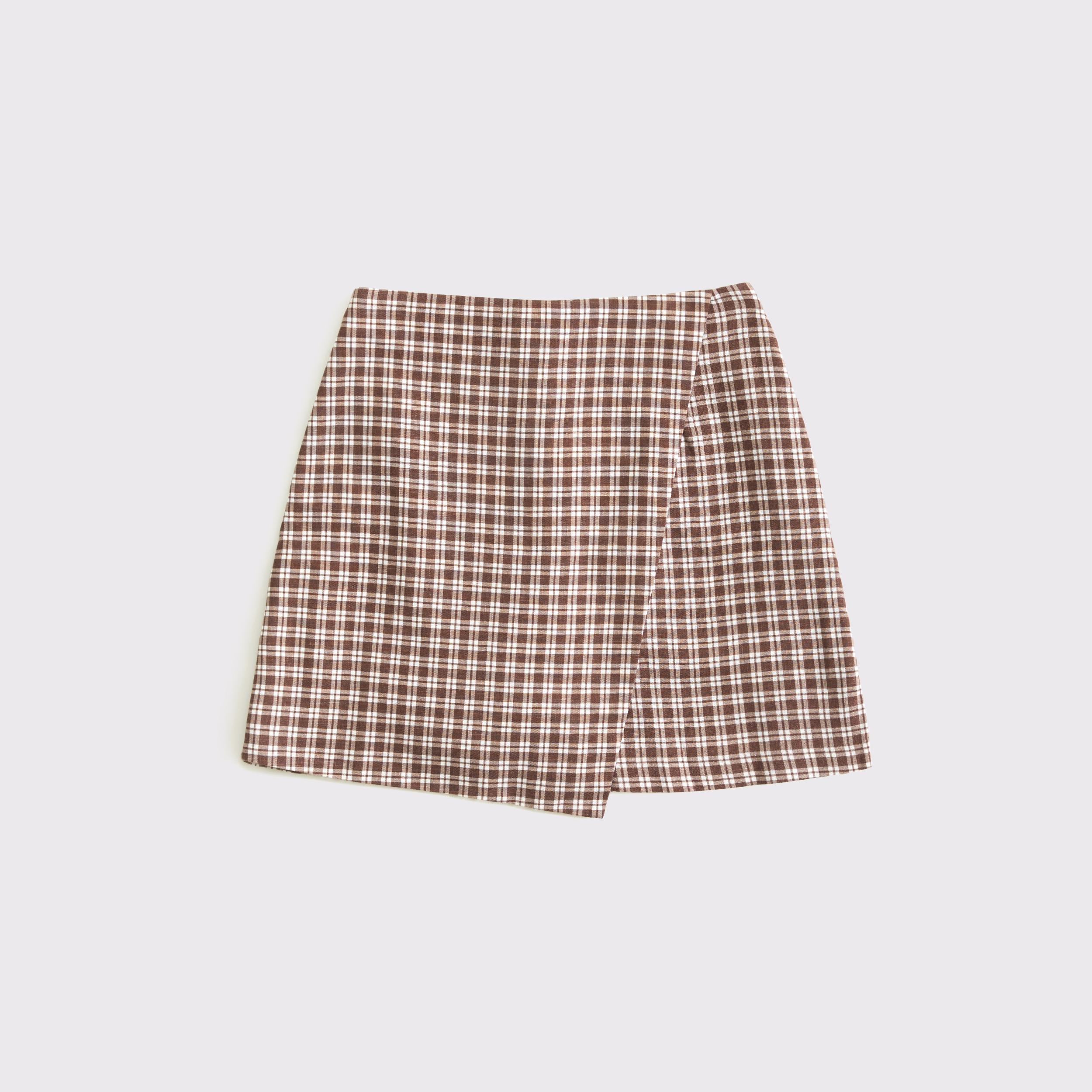 The A&F Scarlett Linen-Blend Wrap Mini Skort Product Image