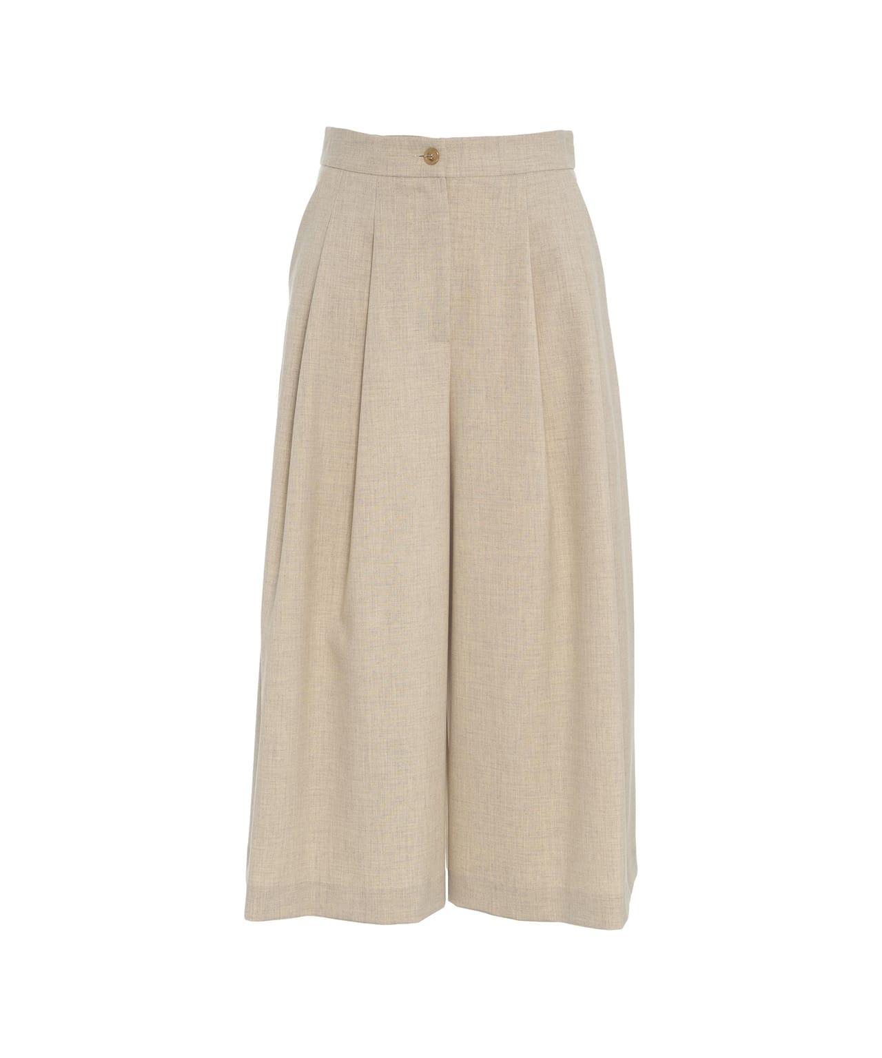 Bermudas with pleats Product Image