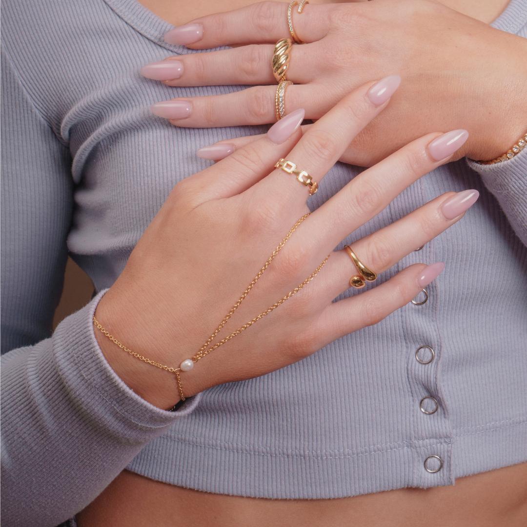 She's A Pearl Hand Chain Product Image