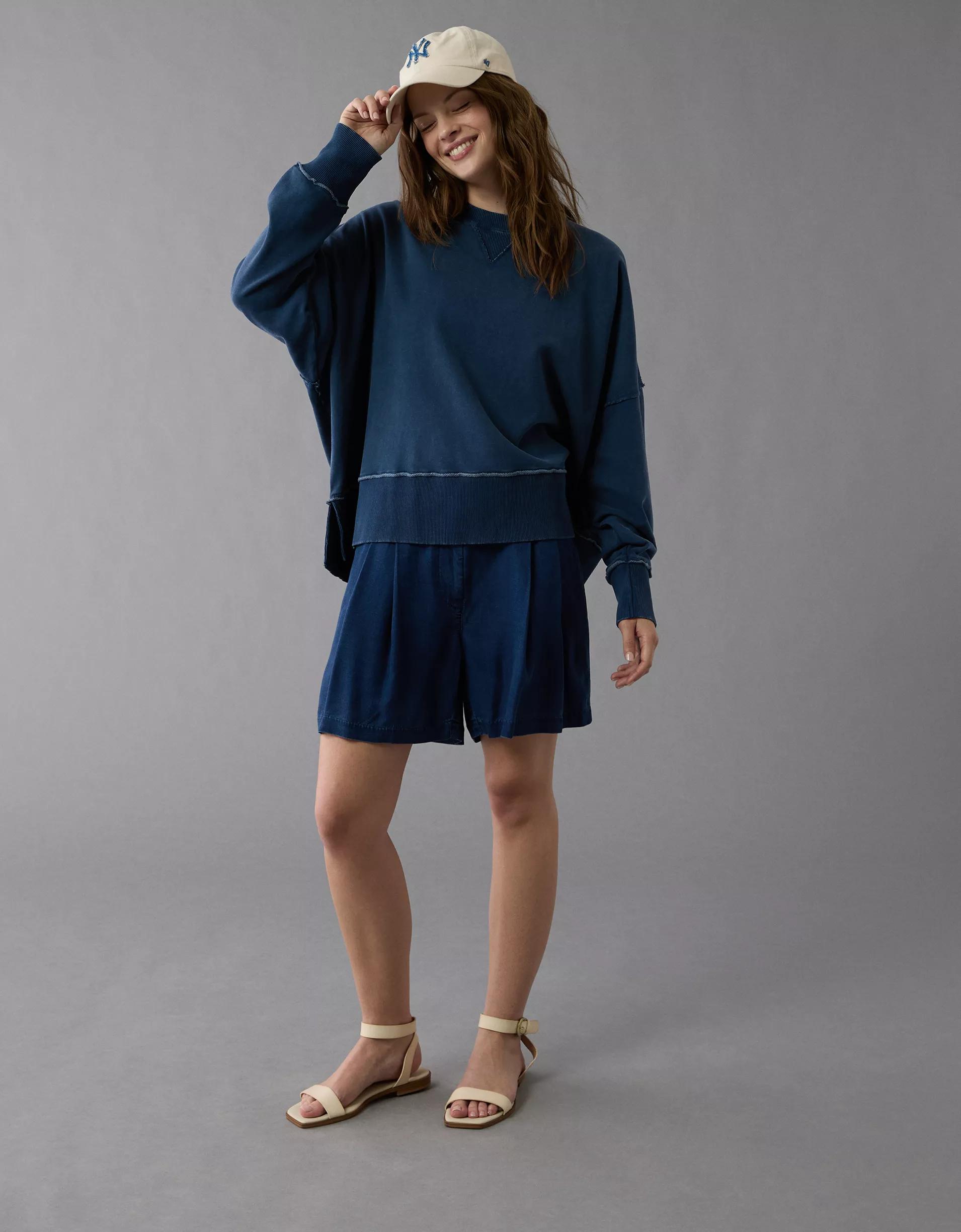 AE Big Hug Destination Graphic Crew Neck Sweatshirt Product Image