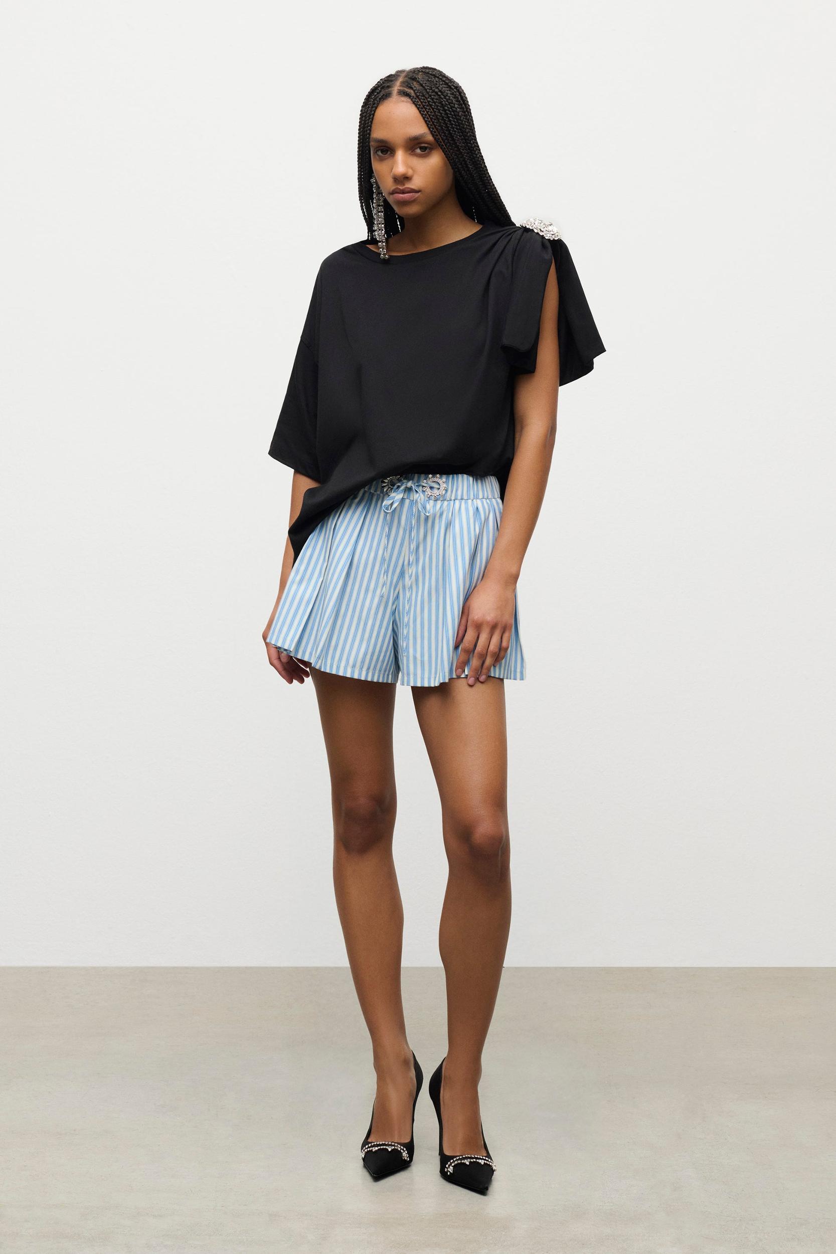 Crystal Grommet Poplin Pleated Short Product Image