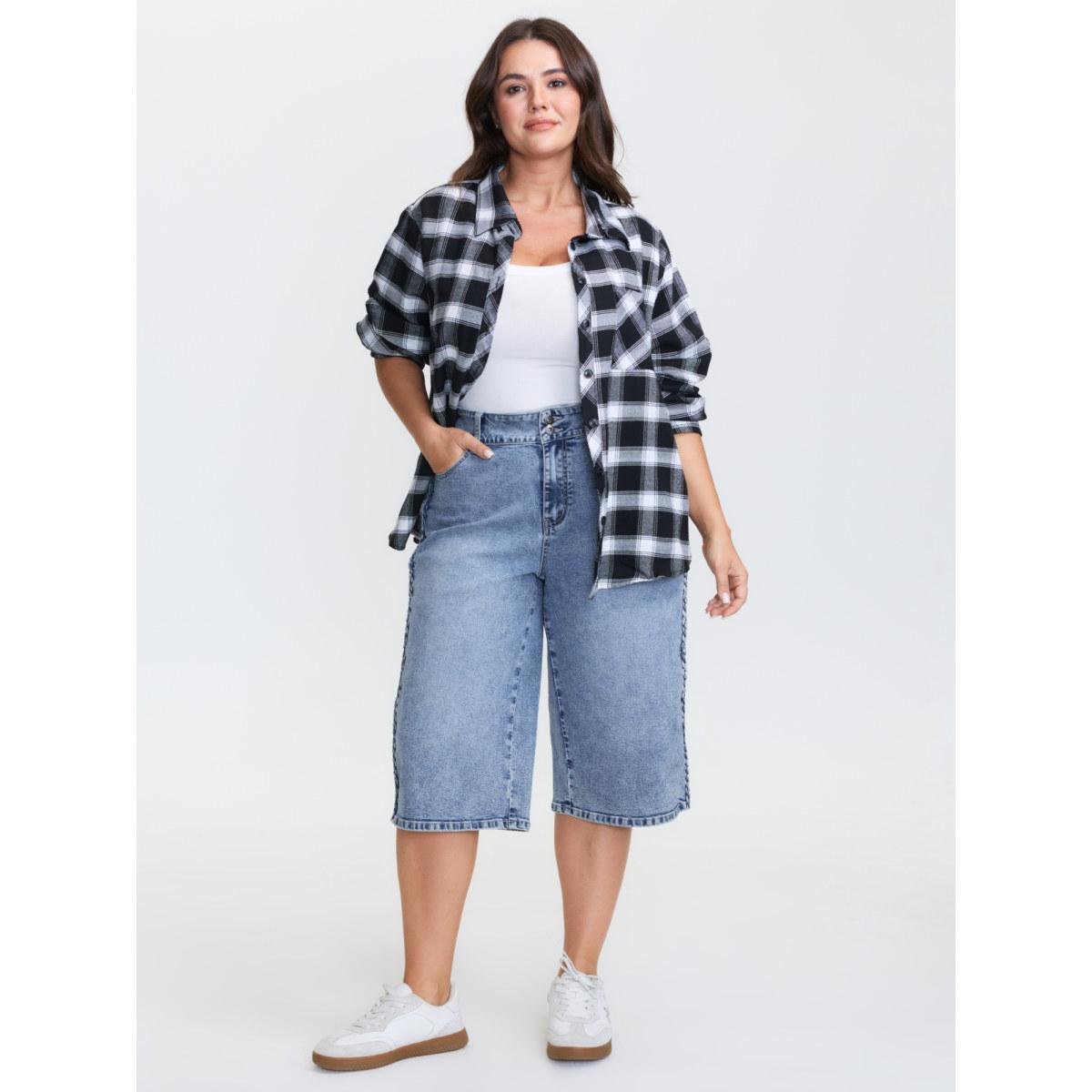 Plus Size Classic Cut Wide-Leg Crop Jeans Women Midblue Leisure High stretch Slanted pocket Jeans BloomChic 14/1X Product Image