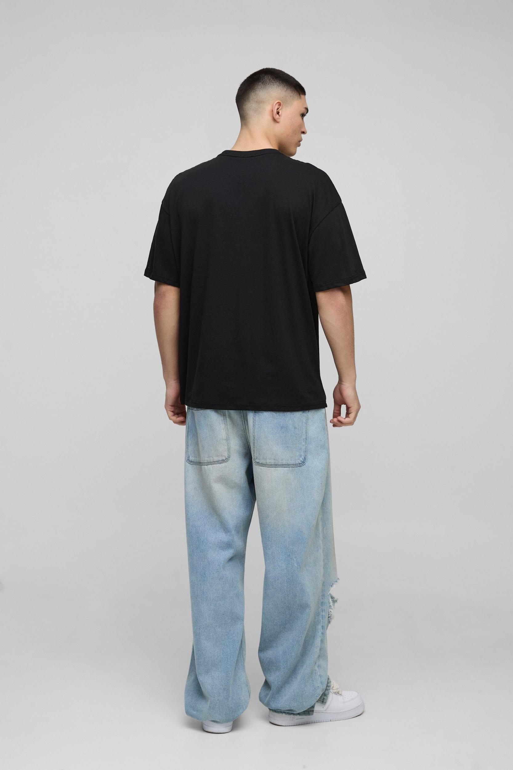 Oversized Lips Graphic T-shirt | boohooMAN USA Product Image