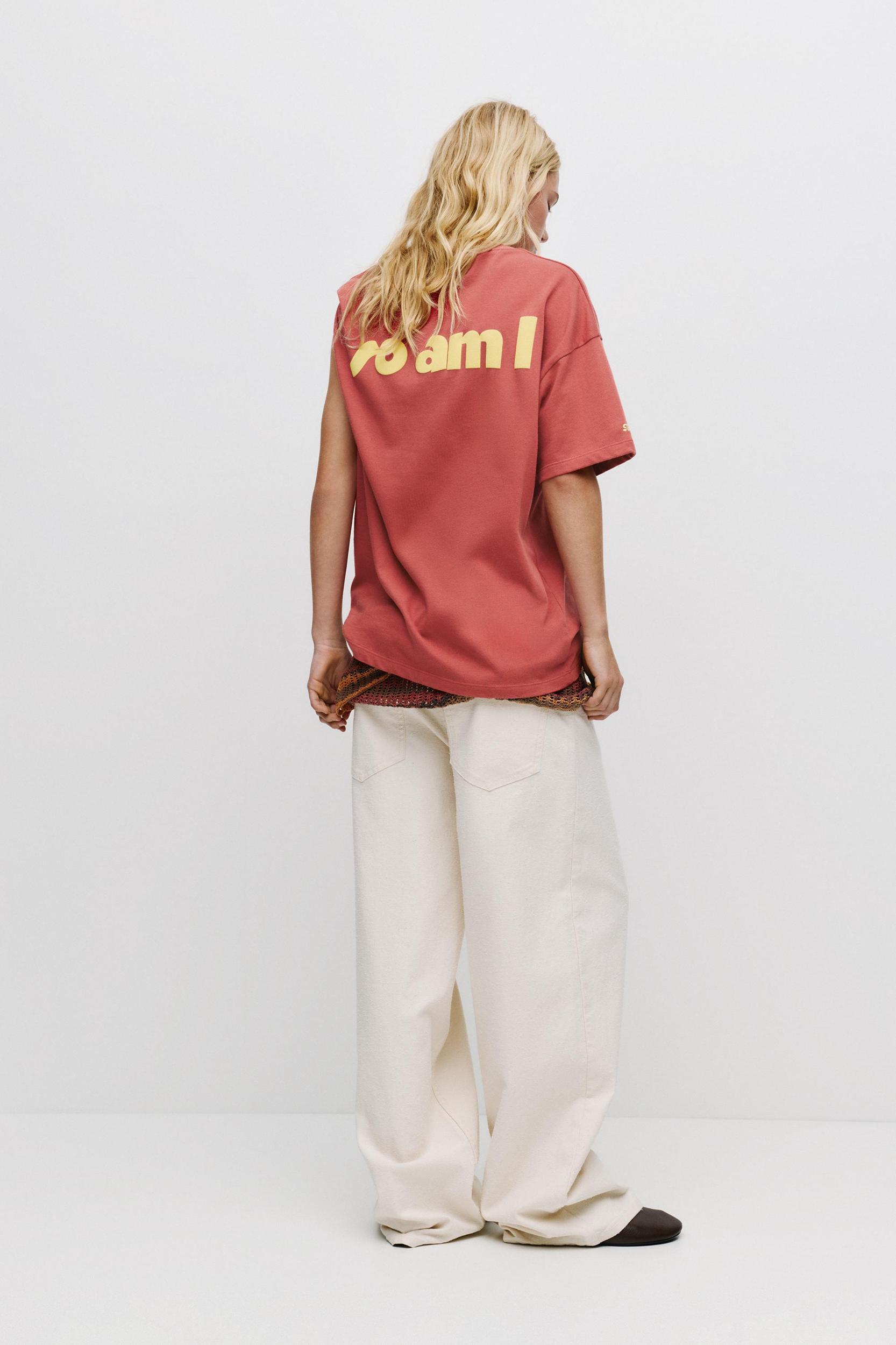 Red slogan T-shirt Product Image